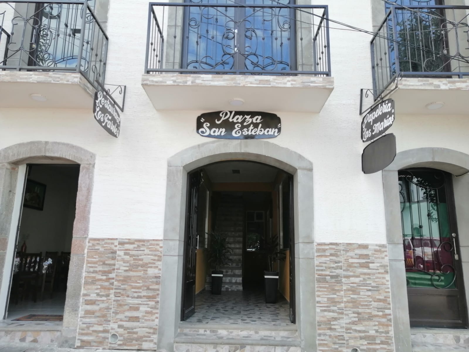 Los Faroles image 10