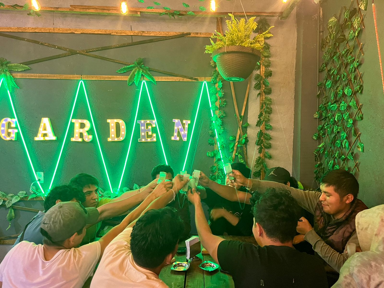 GARDEN snack bar image 2