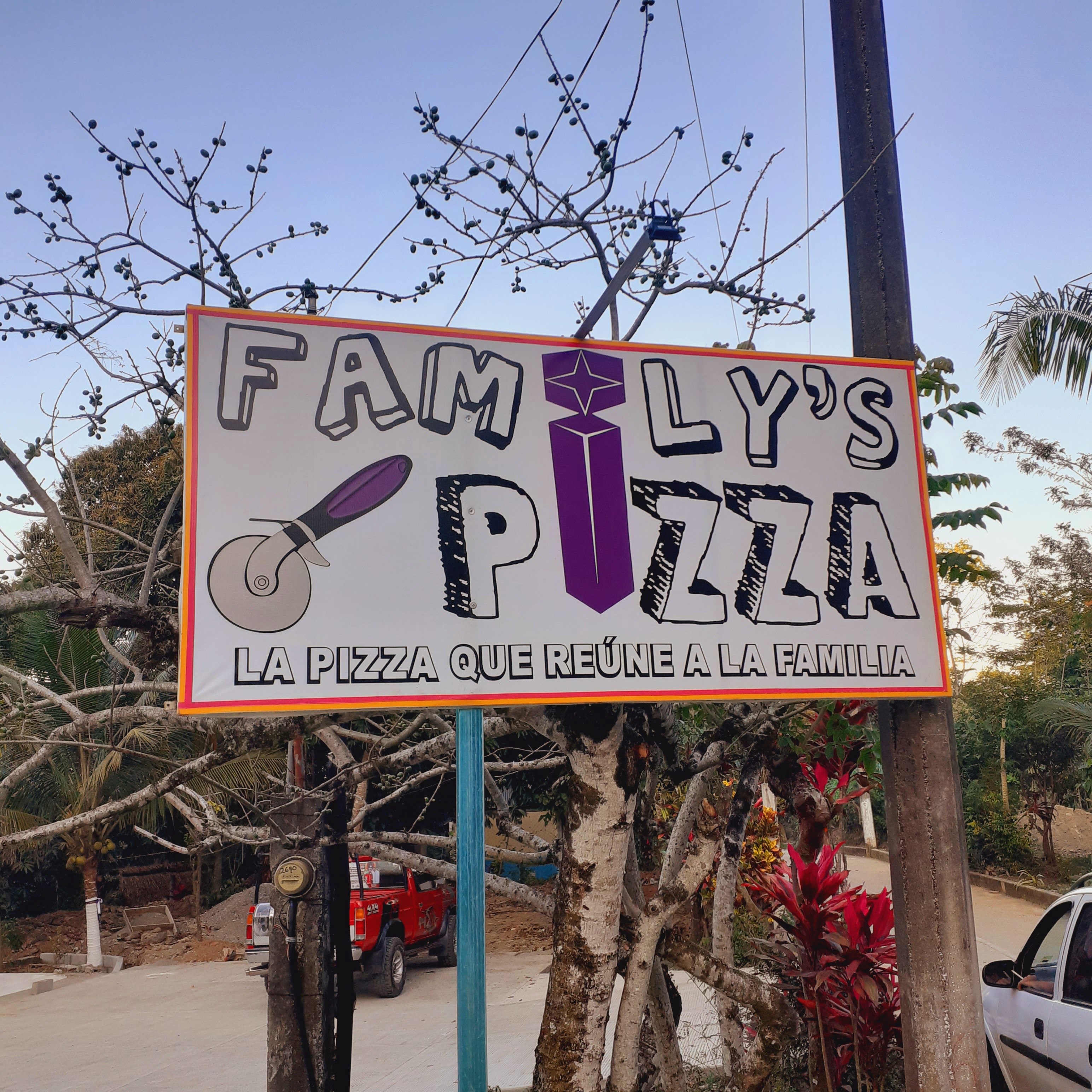 FAMILYS PIZZA image 9