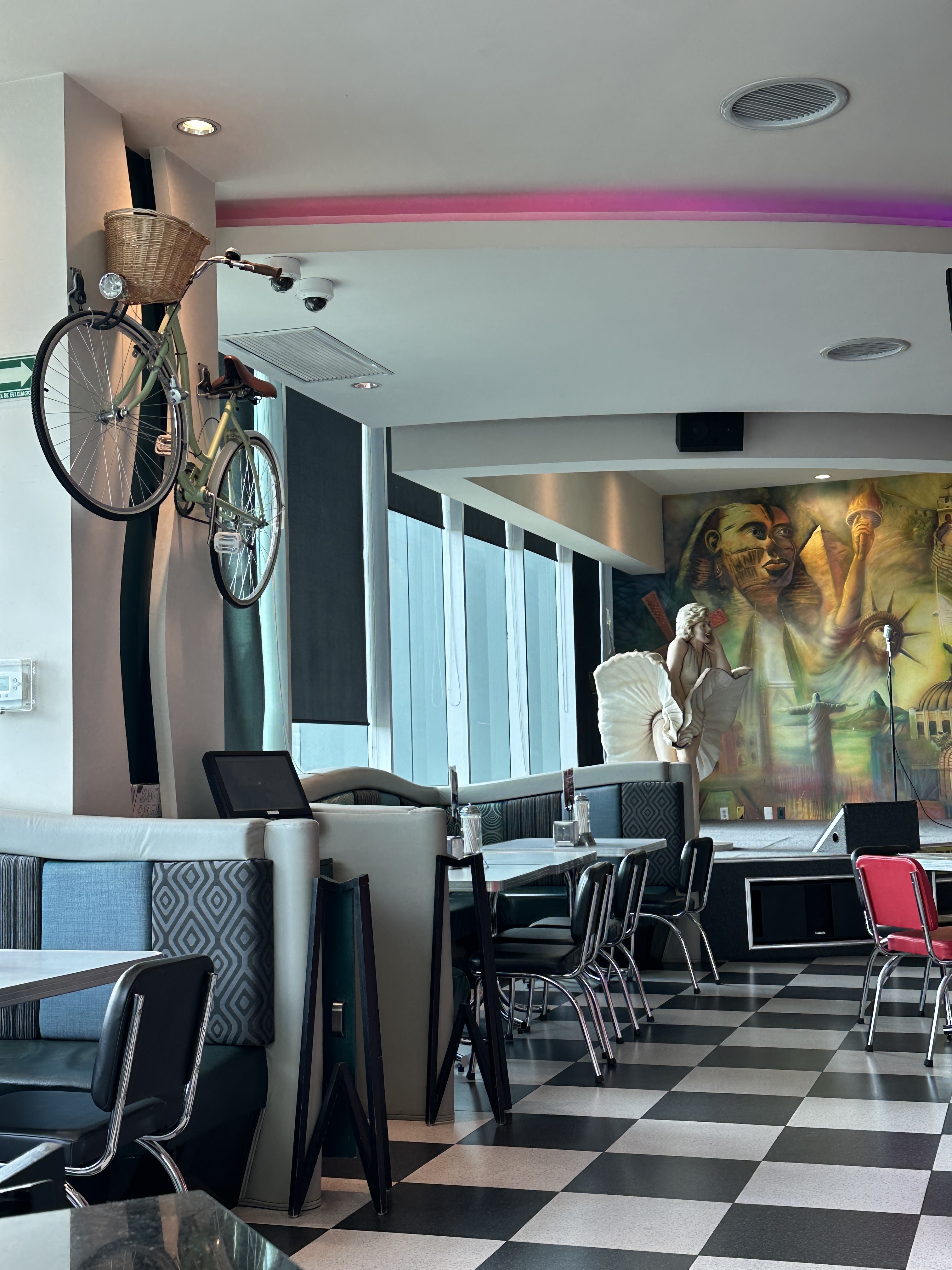 Mocker's - Burgers n Roll image 5