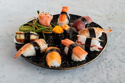 Toshi Roll image 6