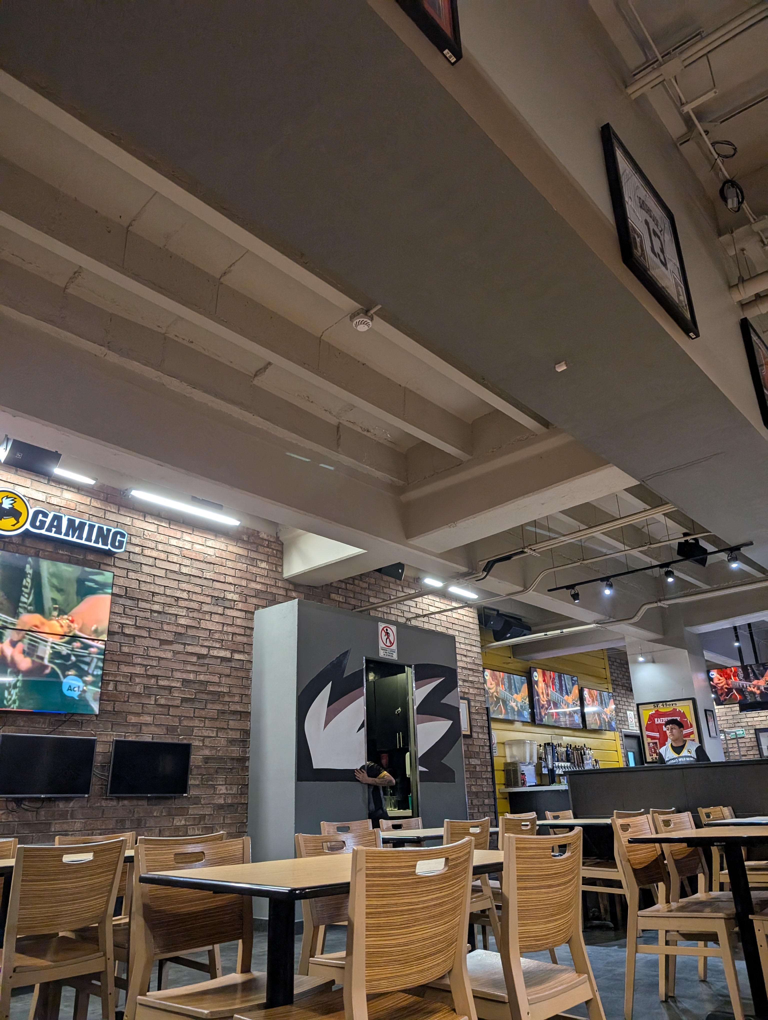 Buffalo Wild Wings Urban Center image 3