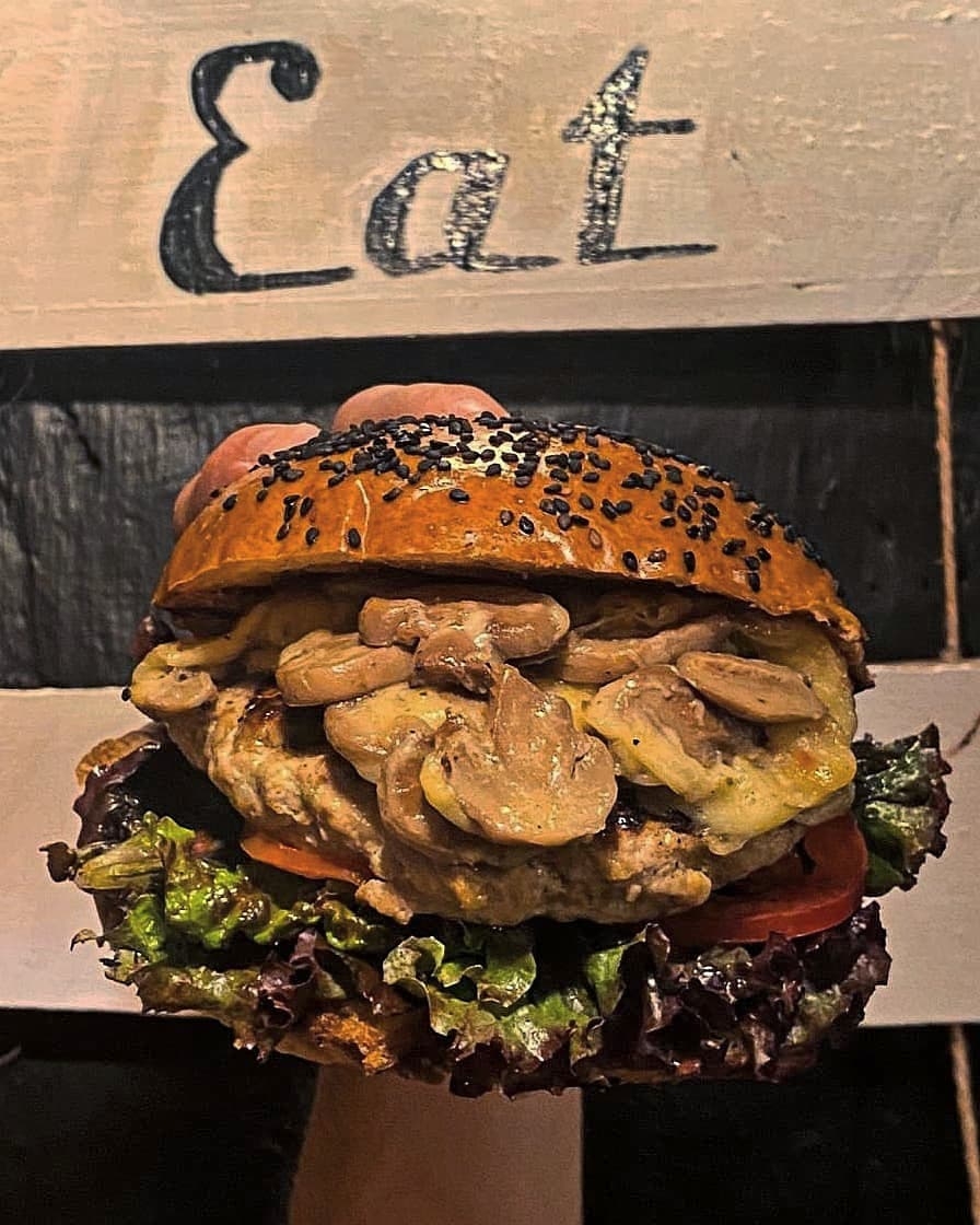 CHILL Burgers & Fried image 9