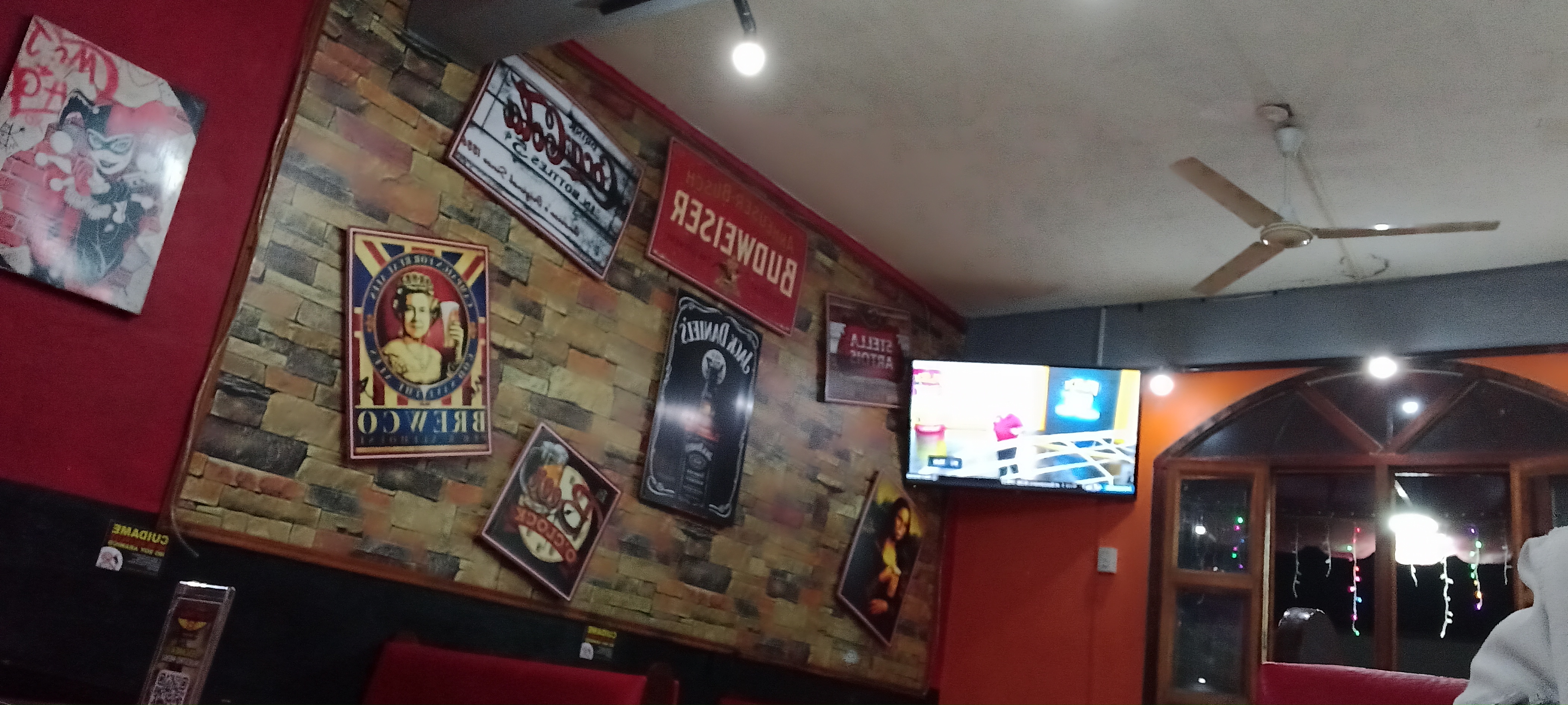 District Wings Restaurant image 3