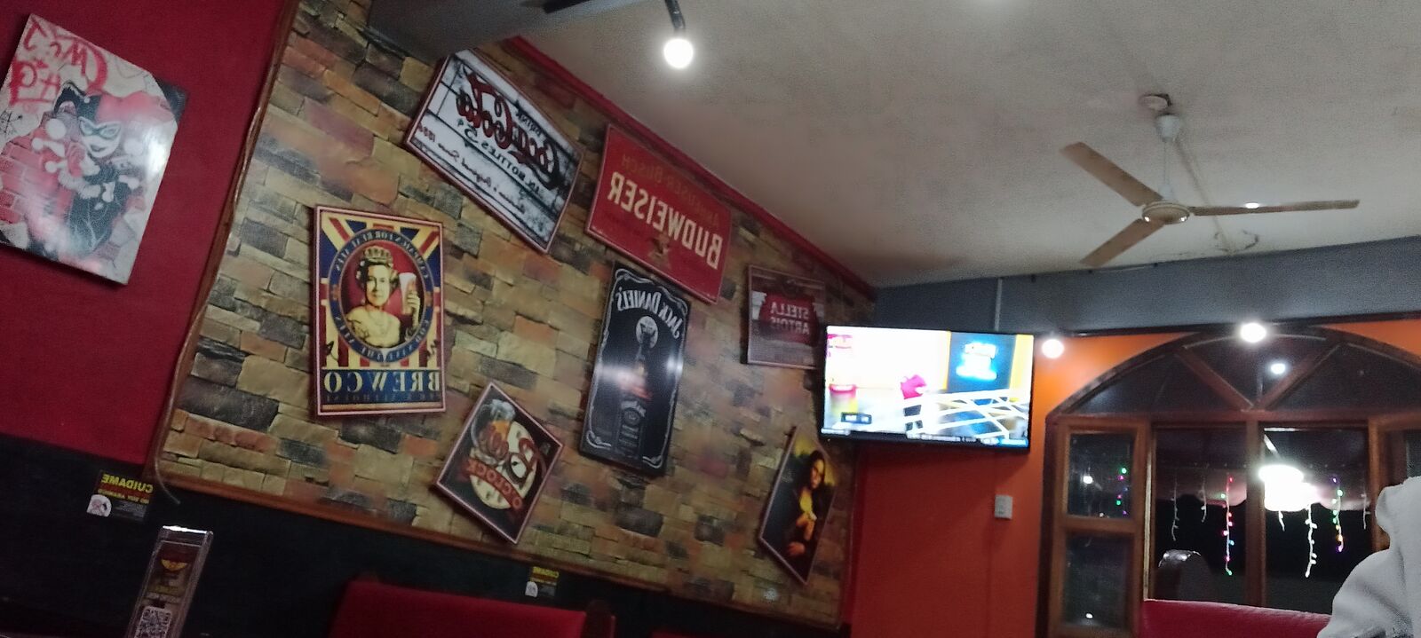 District Wings Restaurant image 3