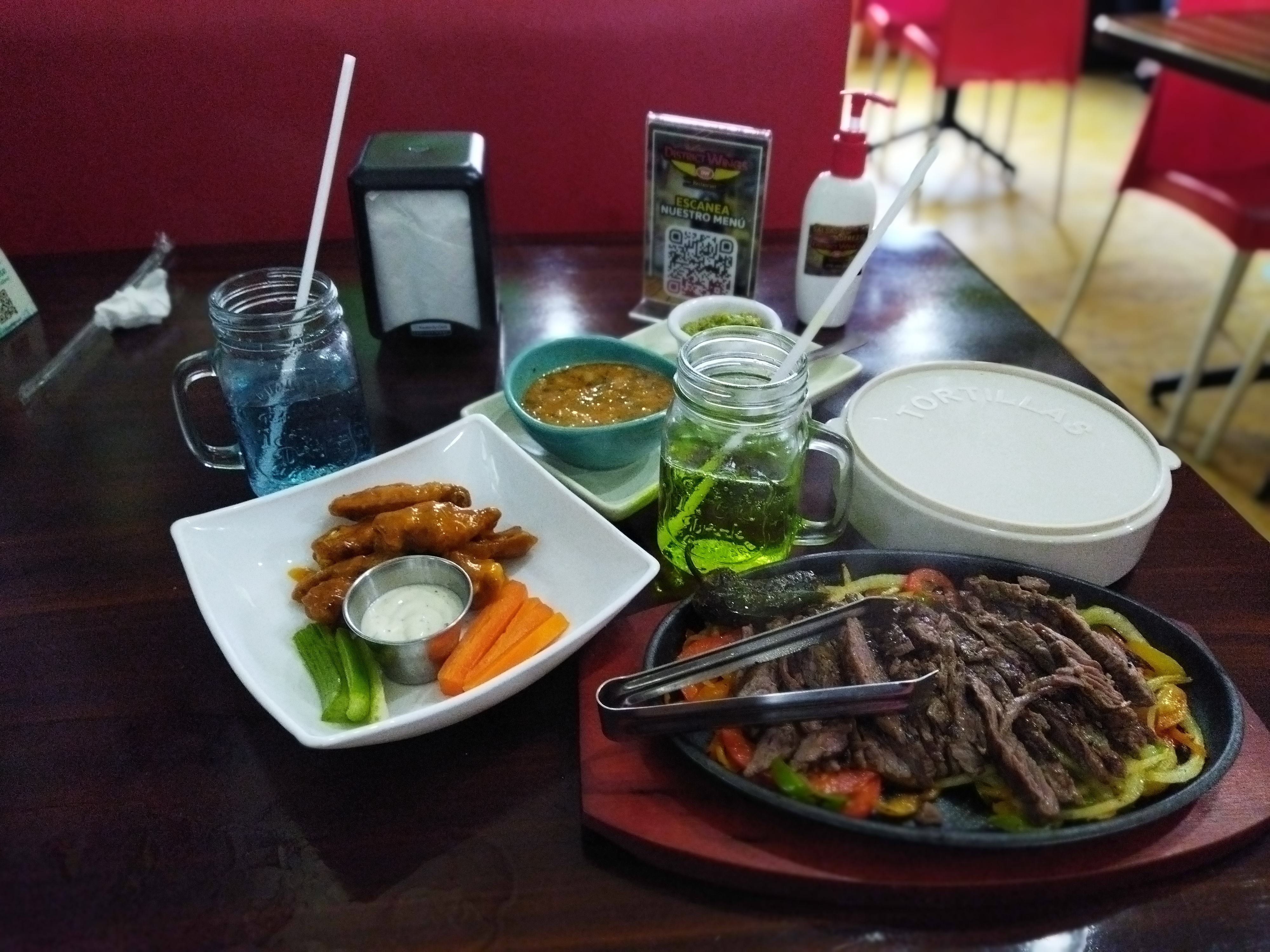 District Wings Restaurant image 8