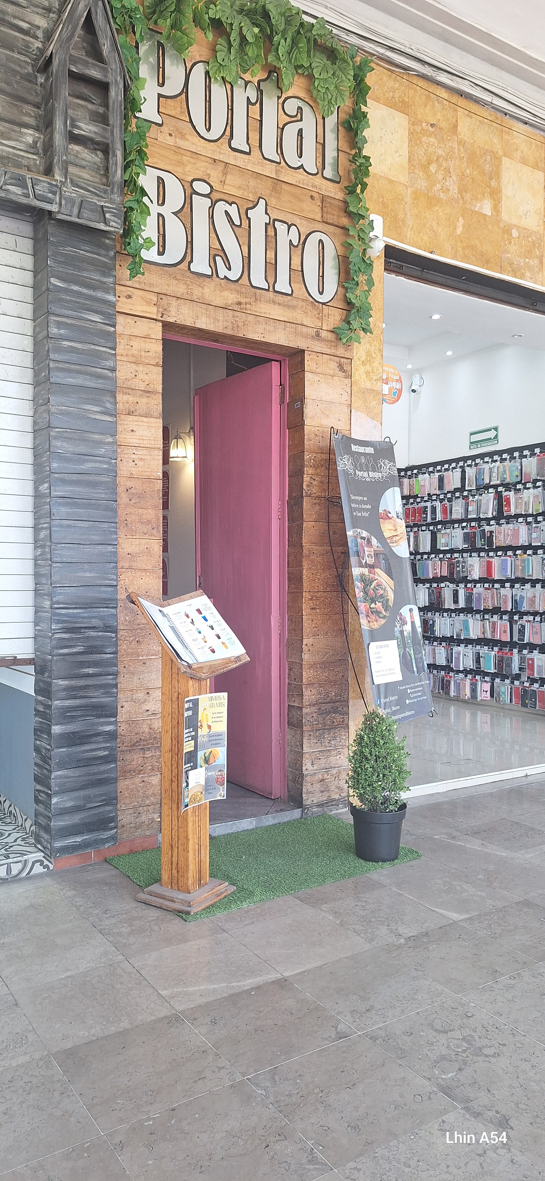 Portal Bistro image 8