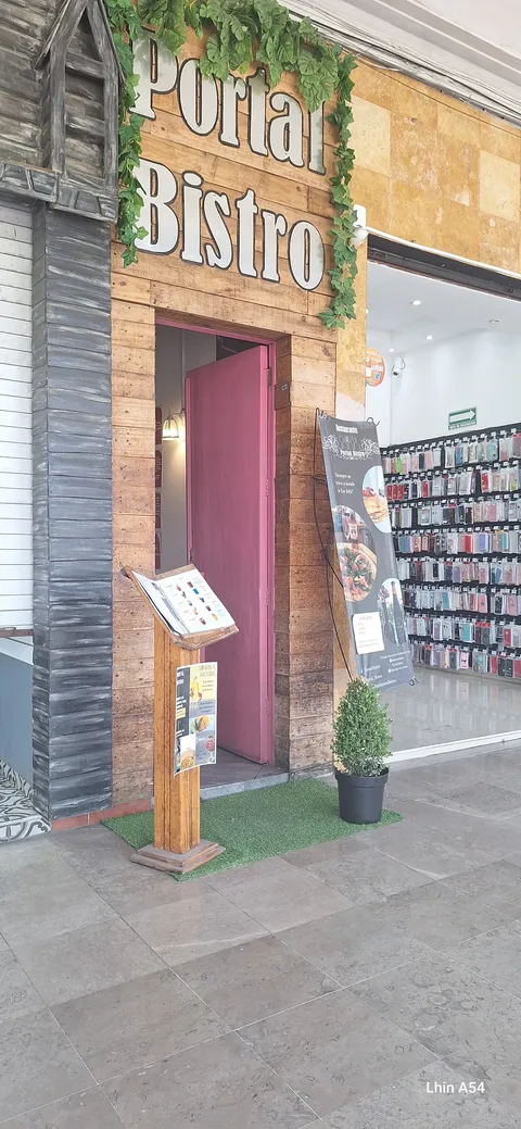 Portal Bistro image 8