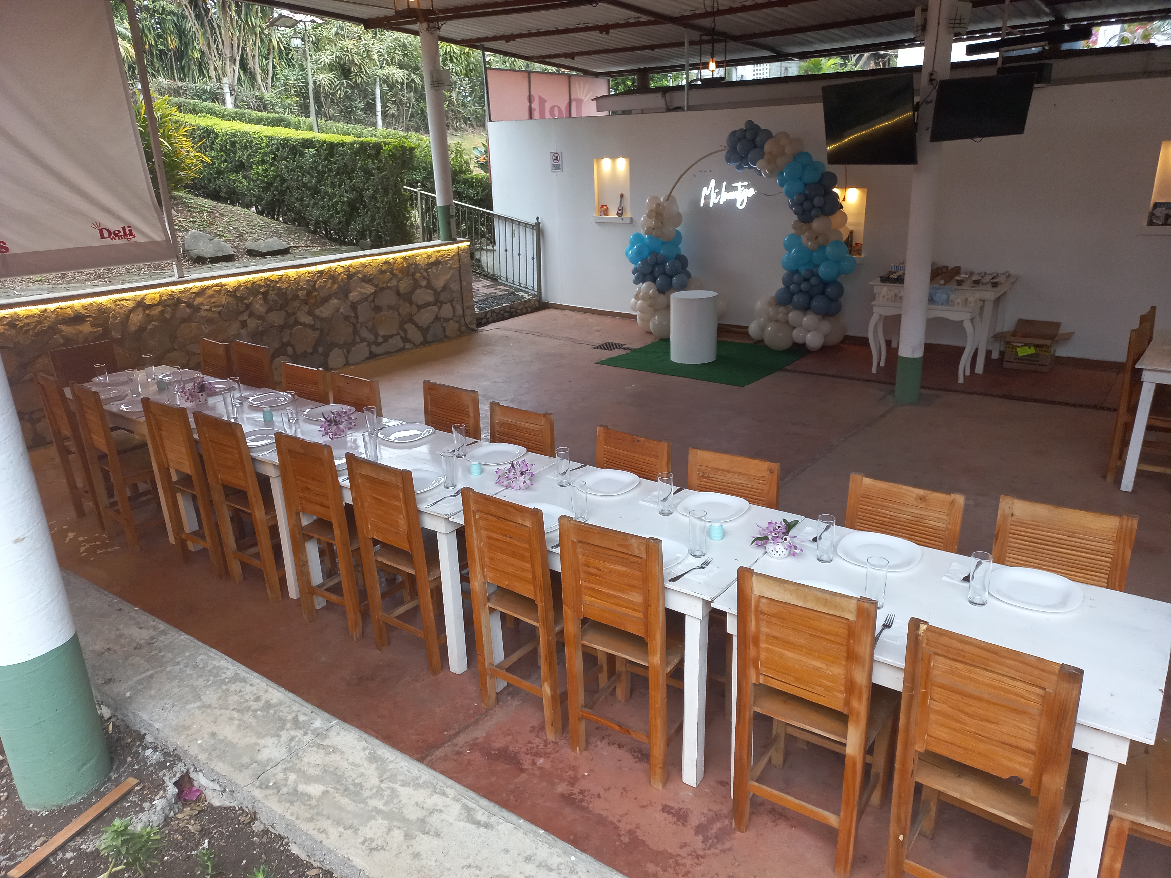 Restaurante y Bar "Deliwings" image 1