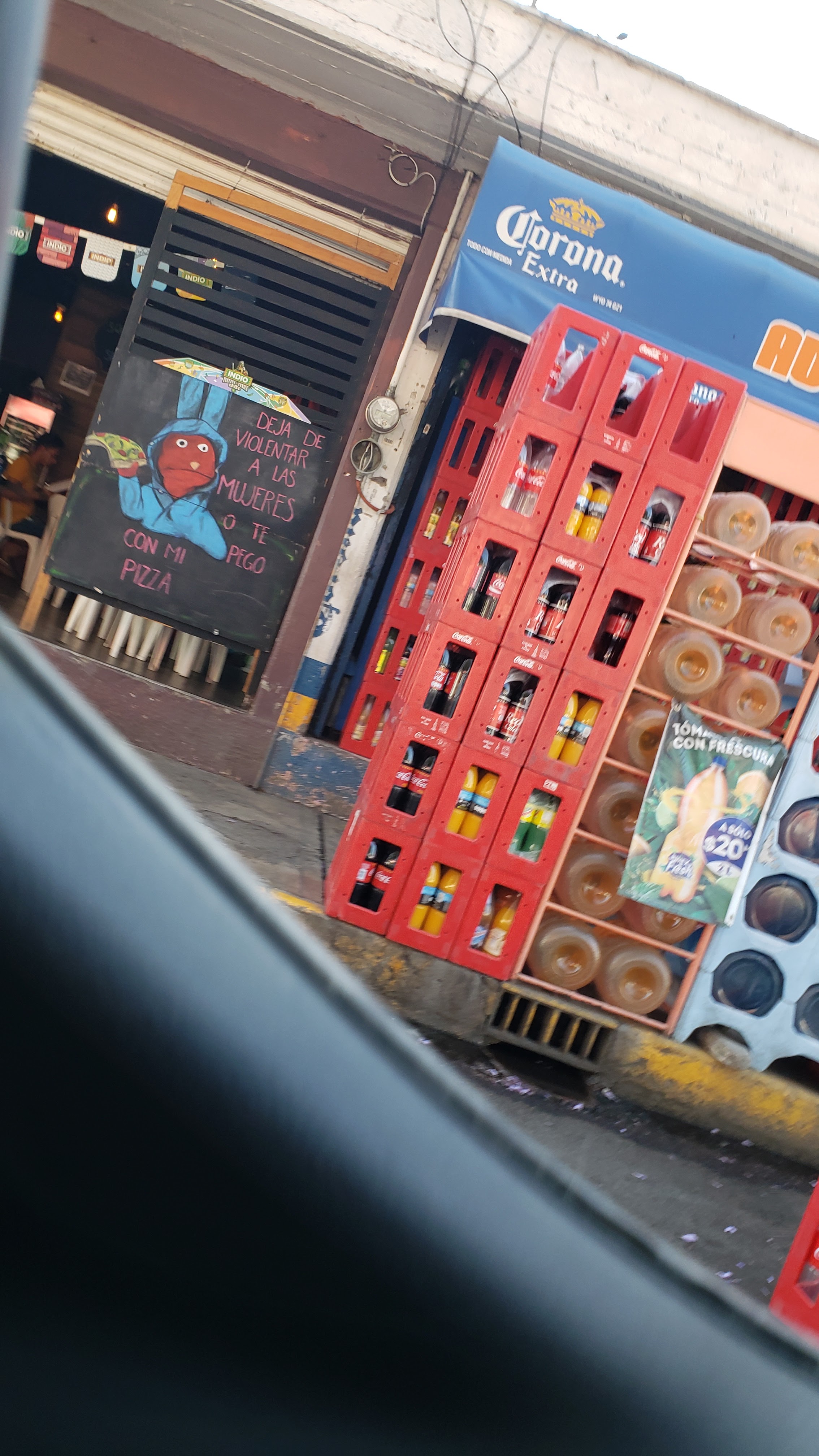 Mono's Pizza image 2