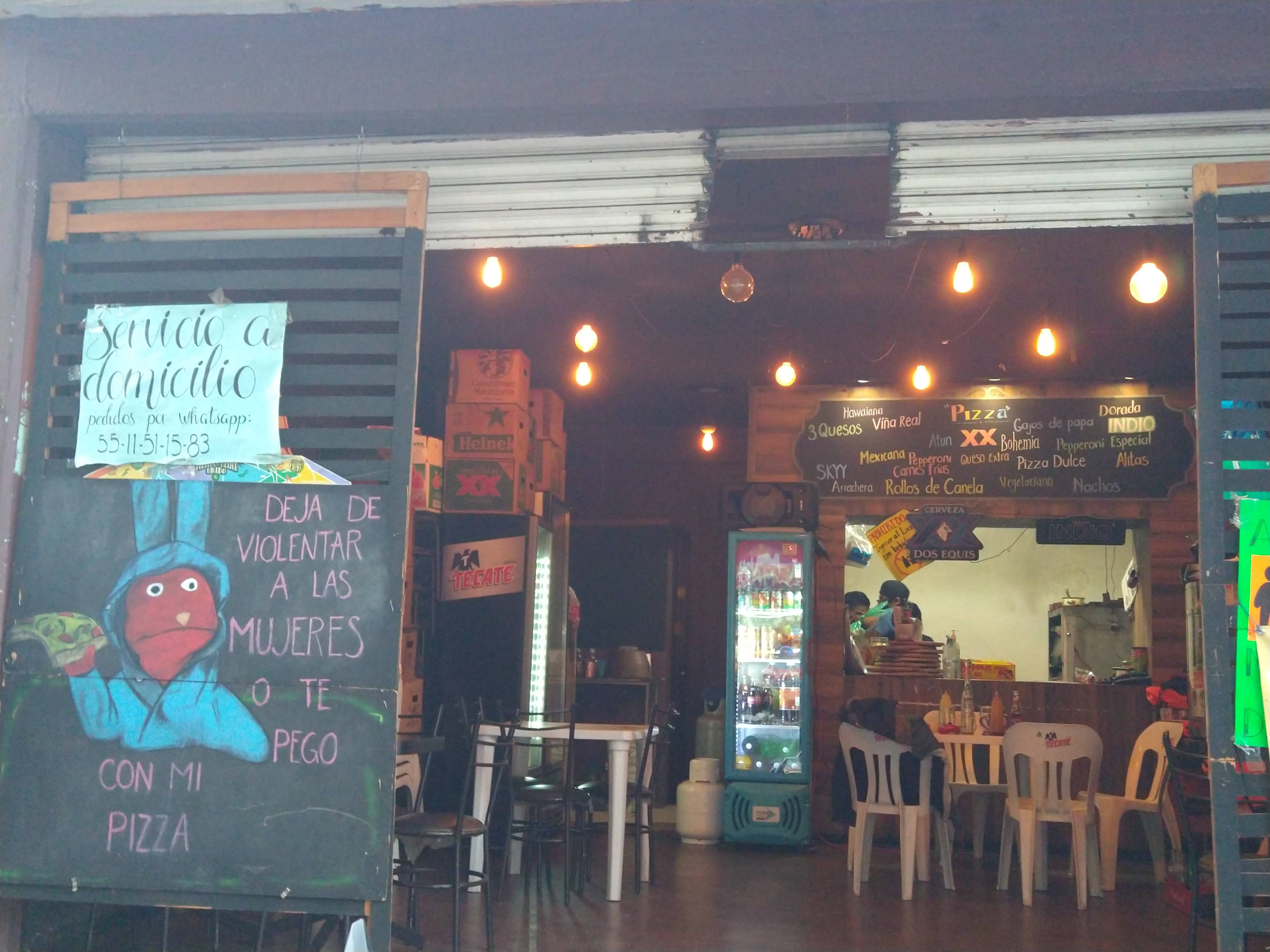 Mono's Pizza image 3