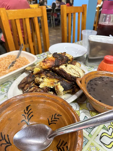 El Pollo Gordo "Ricos Pollos a la Leña" image 2