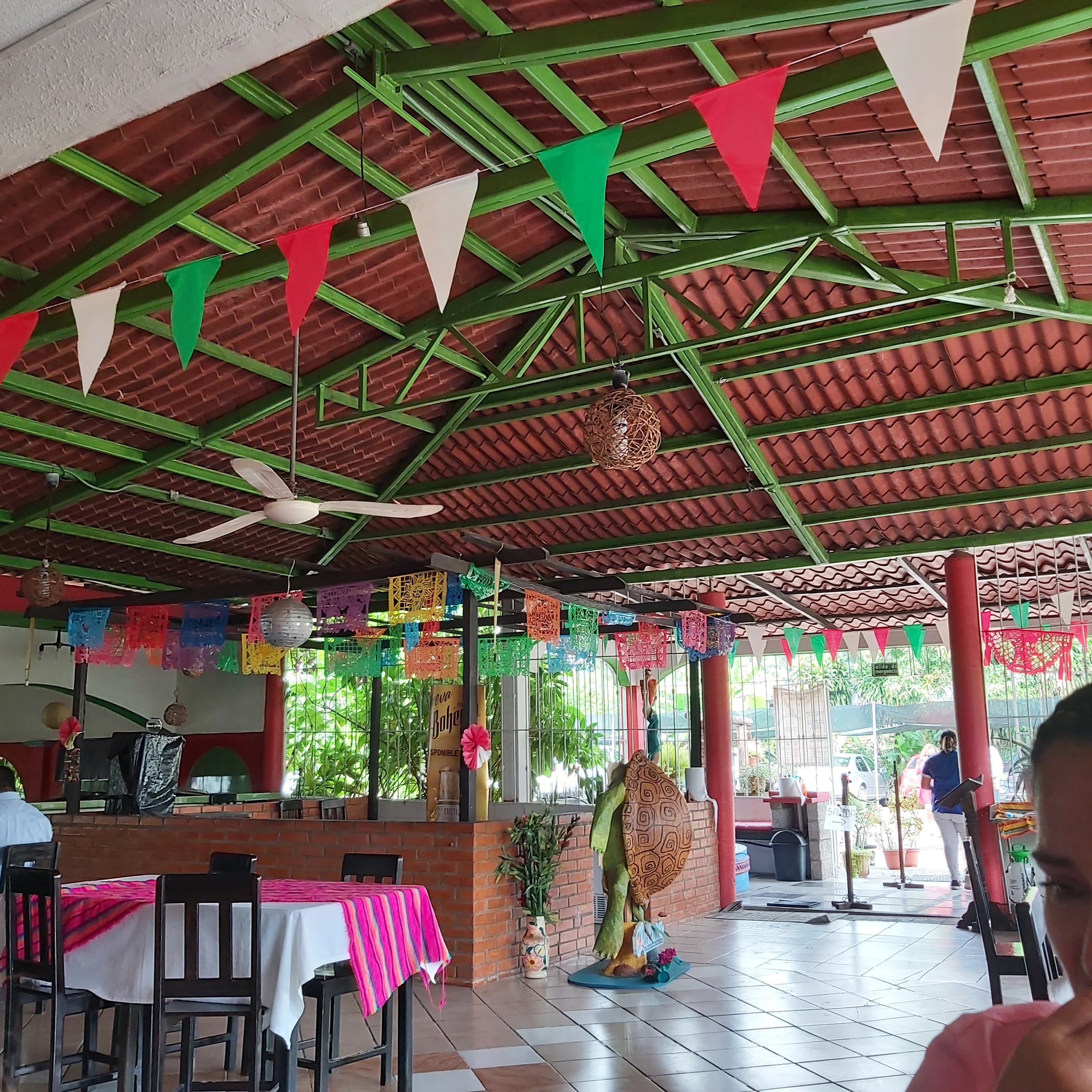 La Malinche ahora Quelonios Restaurante image 6