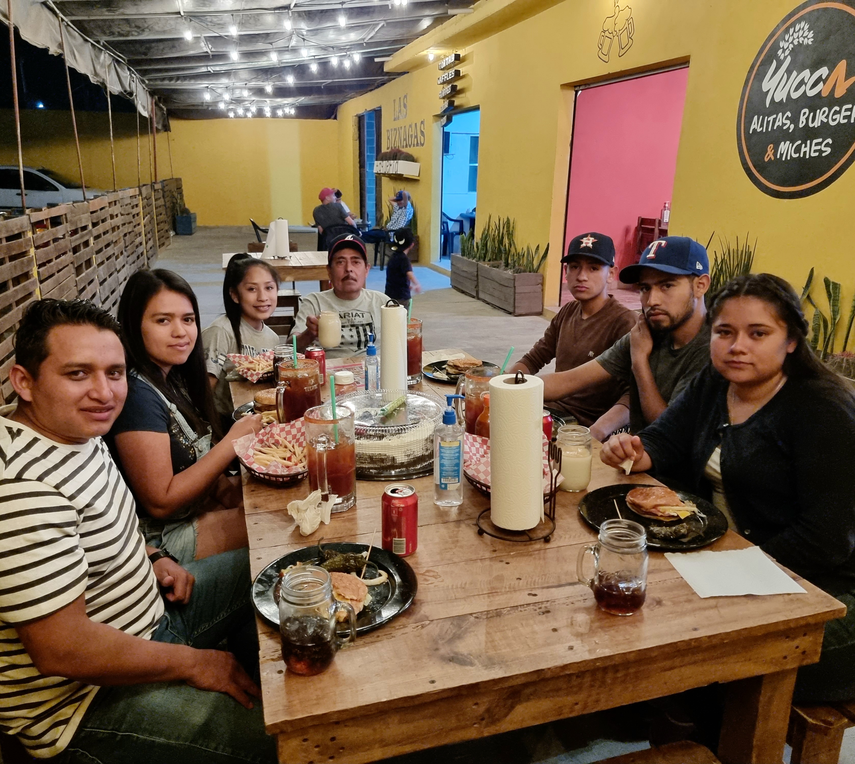 La Yucca, Alitas, Burger y Miches image 1