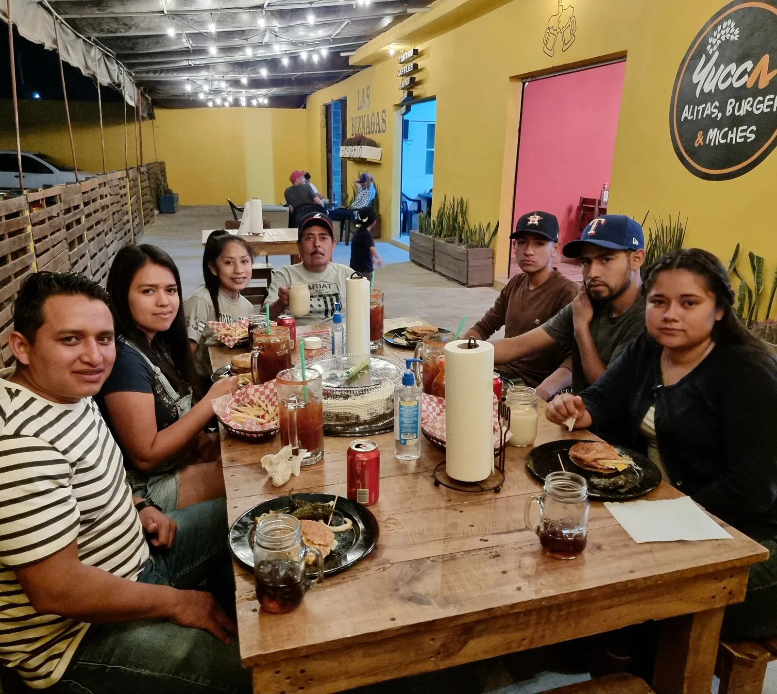 La Yucca, Alitas, Burger y Miches image 1
