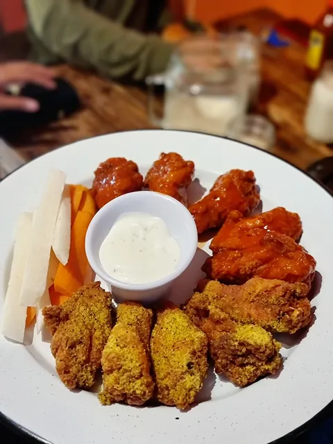 La Yucca, Alitas, Burger y Miches image 2