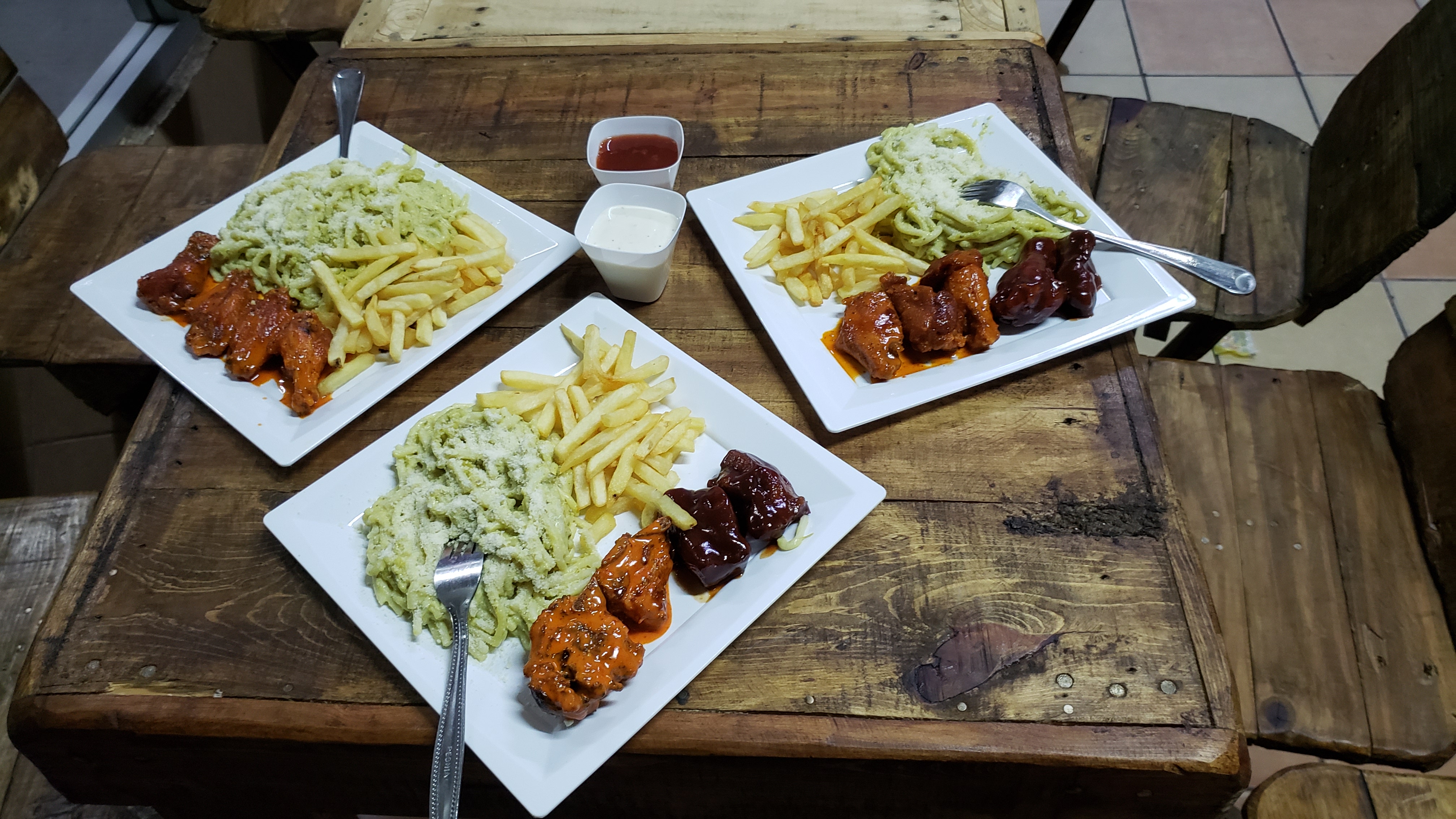 WINGS & RIBS VILLA DE ARISTA image 2