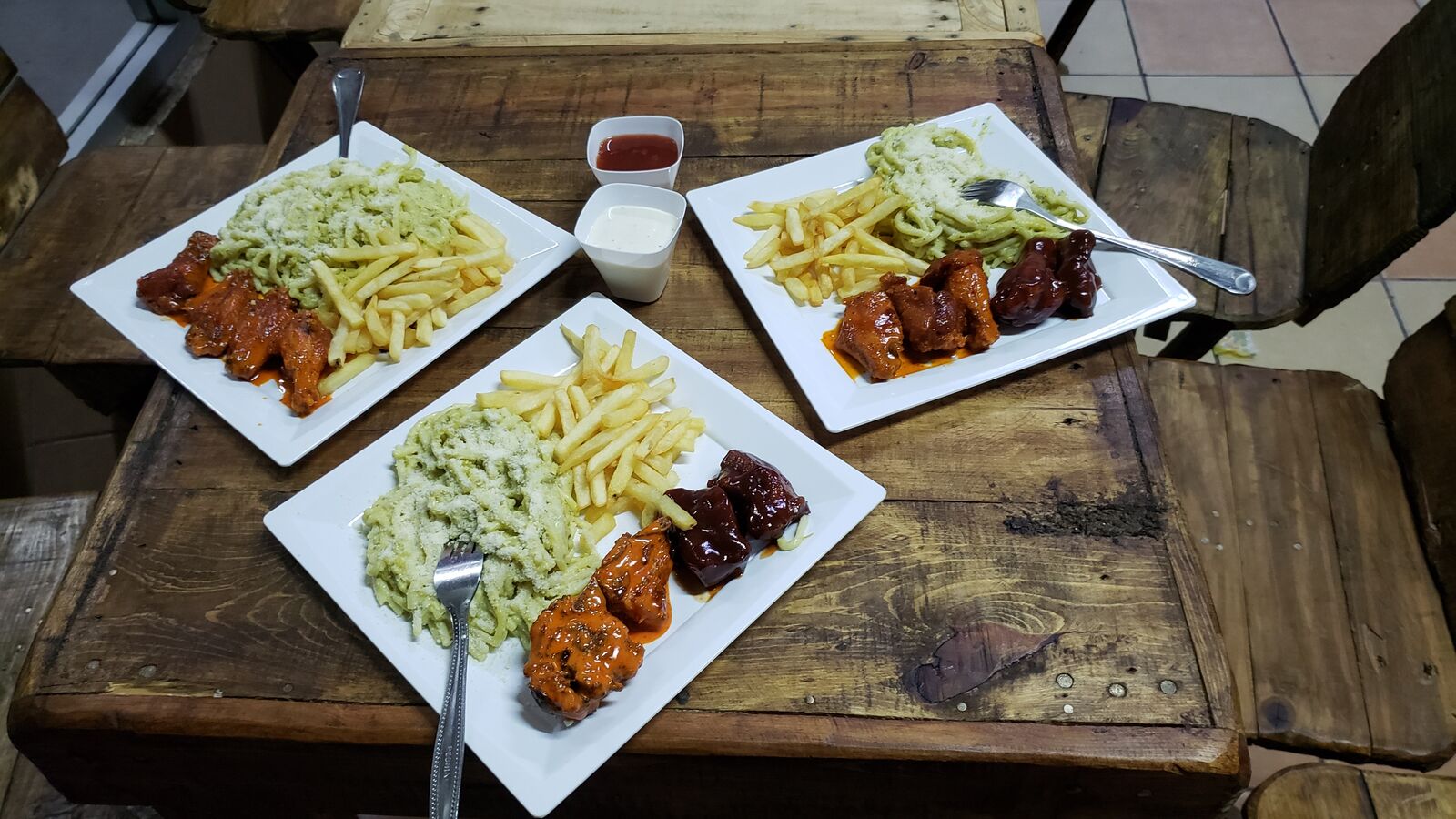 WINGS & RIBS VILLA DE ARISTA image 2