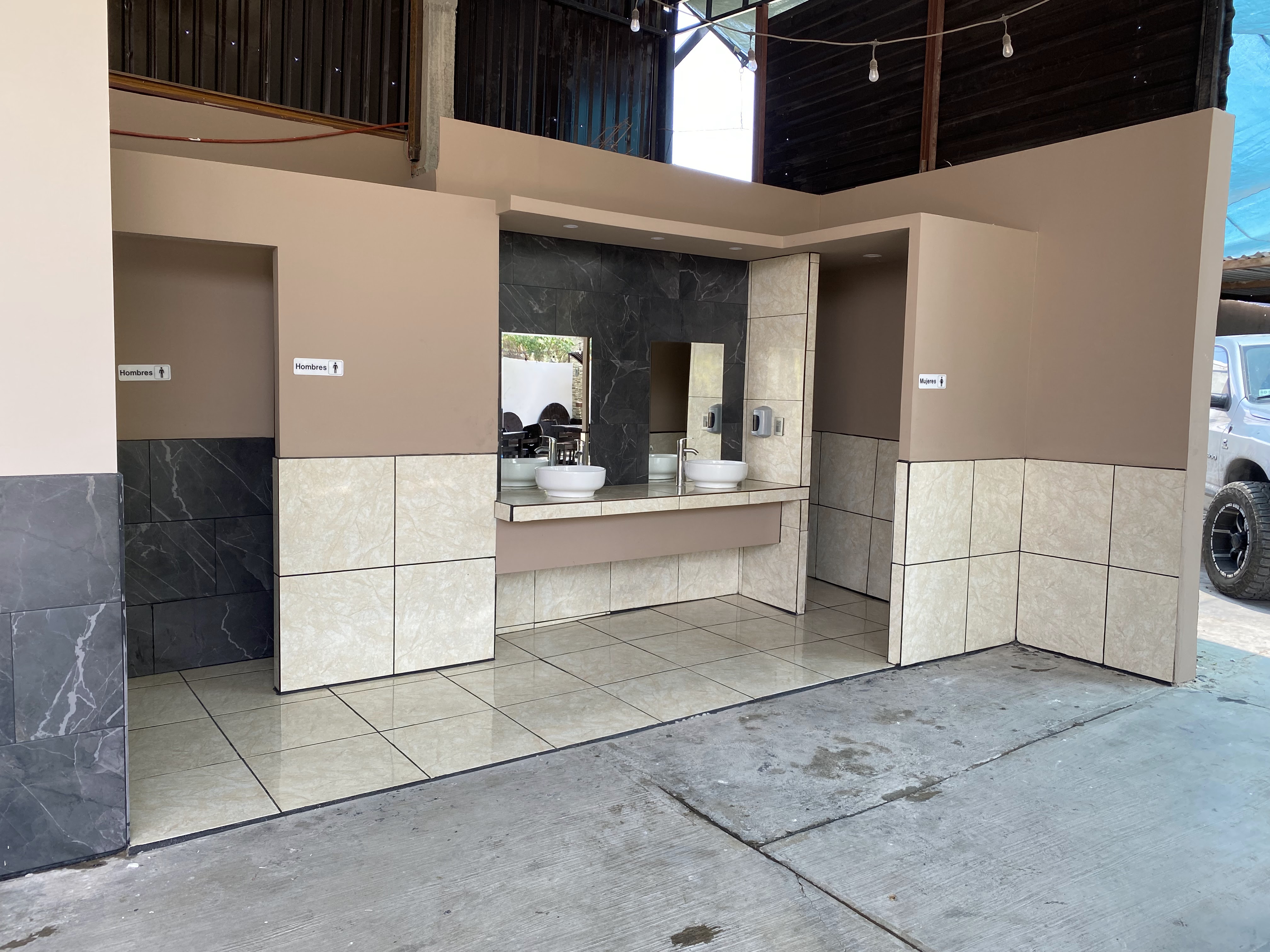 WINGS & RIBS VILLA DE ARISTA image 9