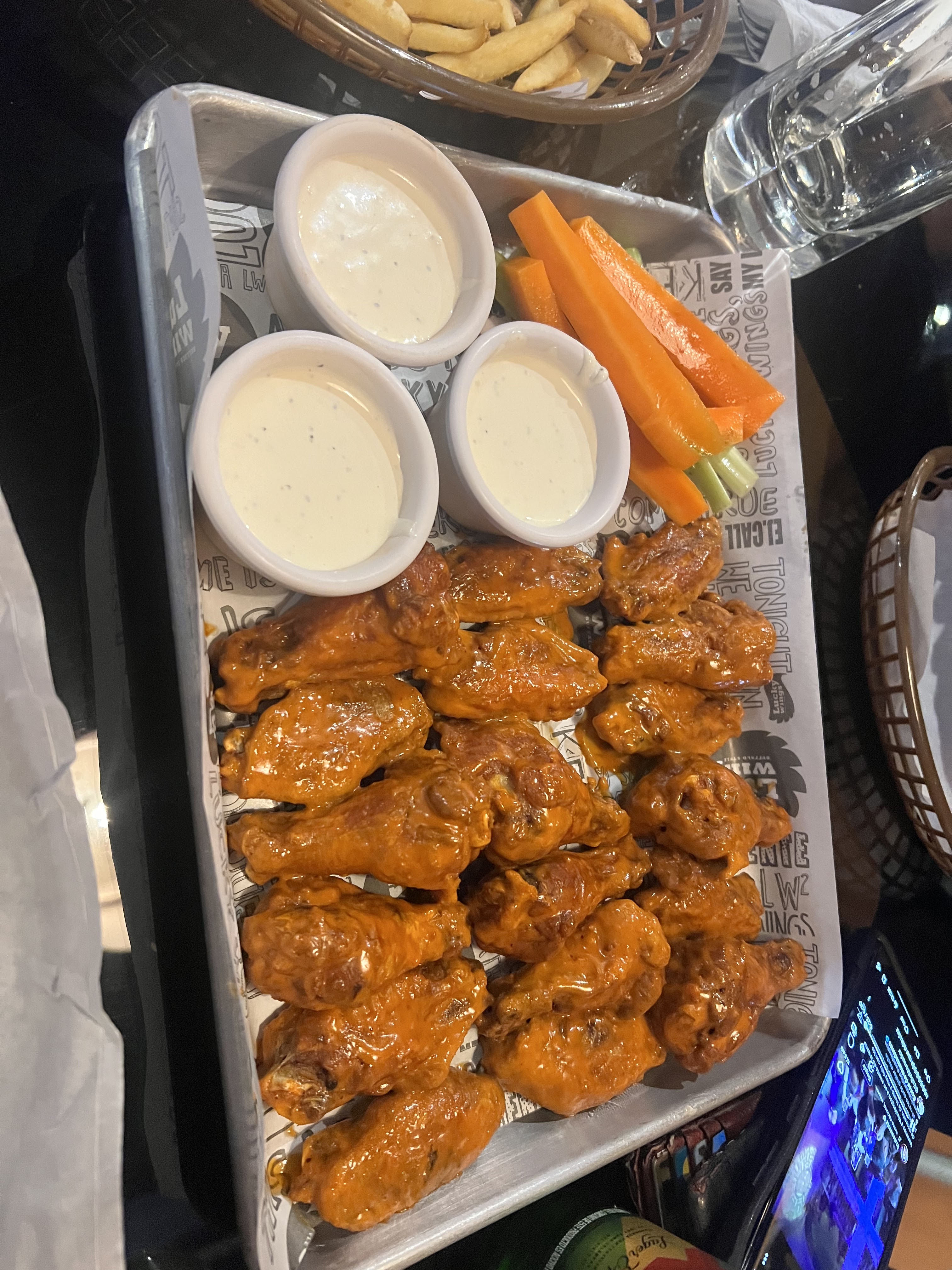 Lucky Wings Lomas image 3