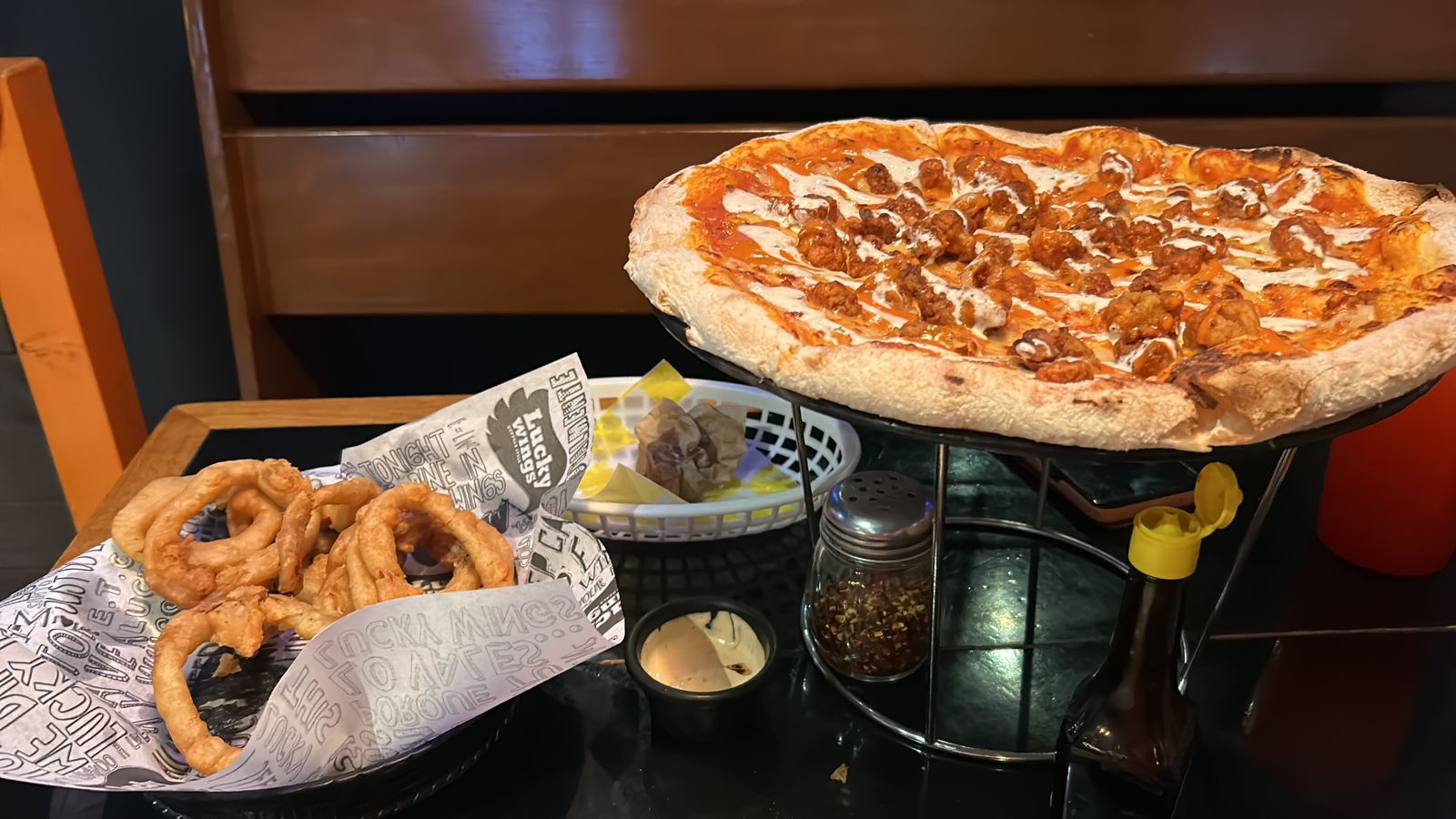 Lucky Wings Lomas image 8