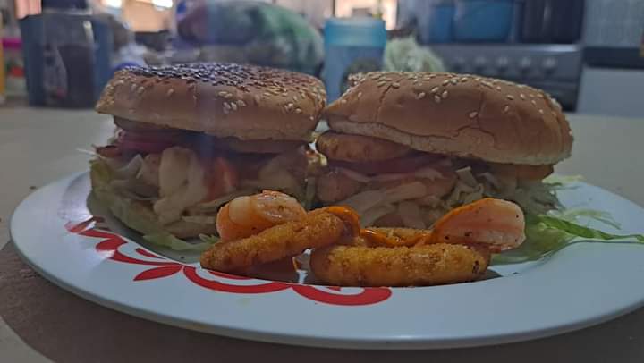 Mariscos, pizzas y Hamburguesas Castillo's image 5