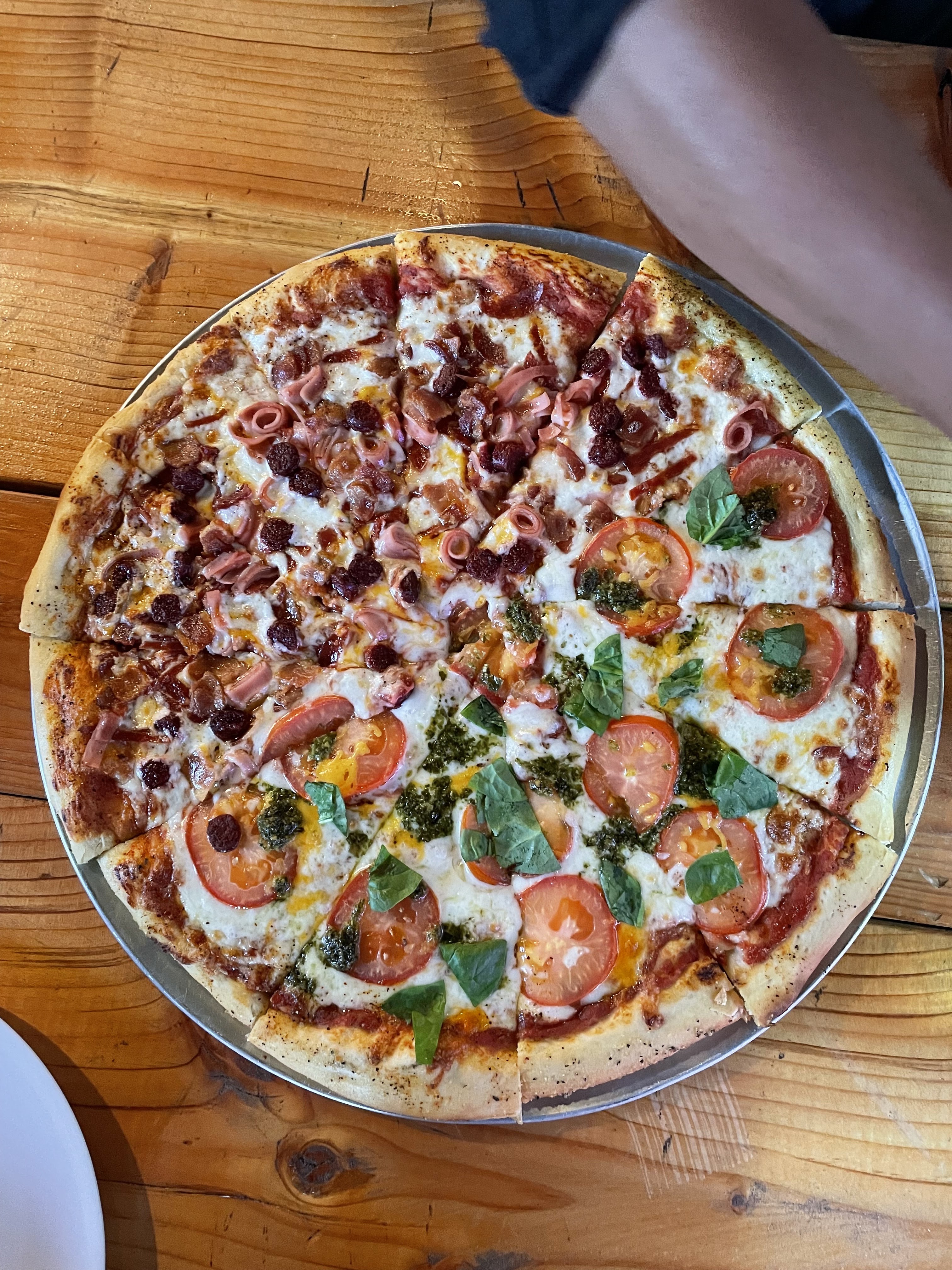 Wiwis Cervecería image 4