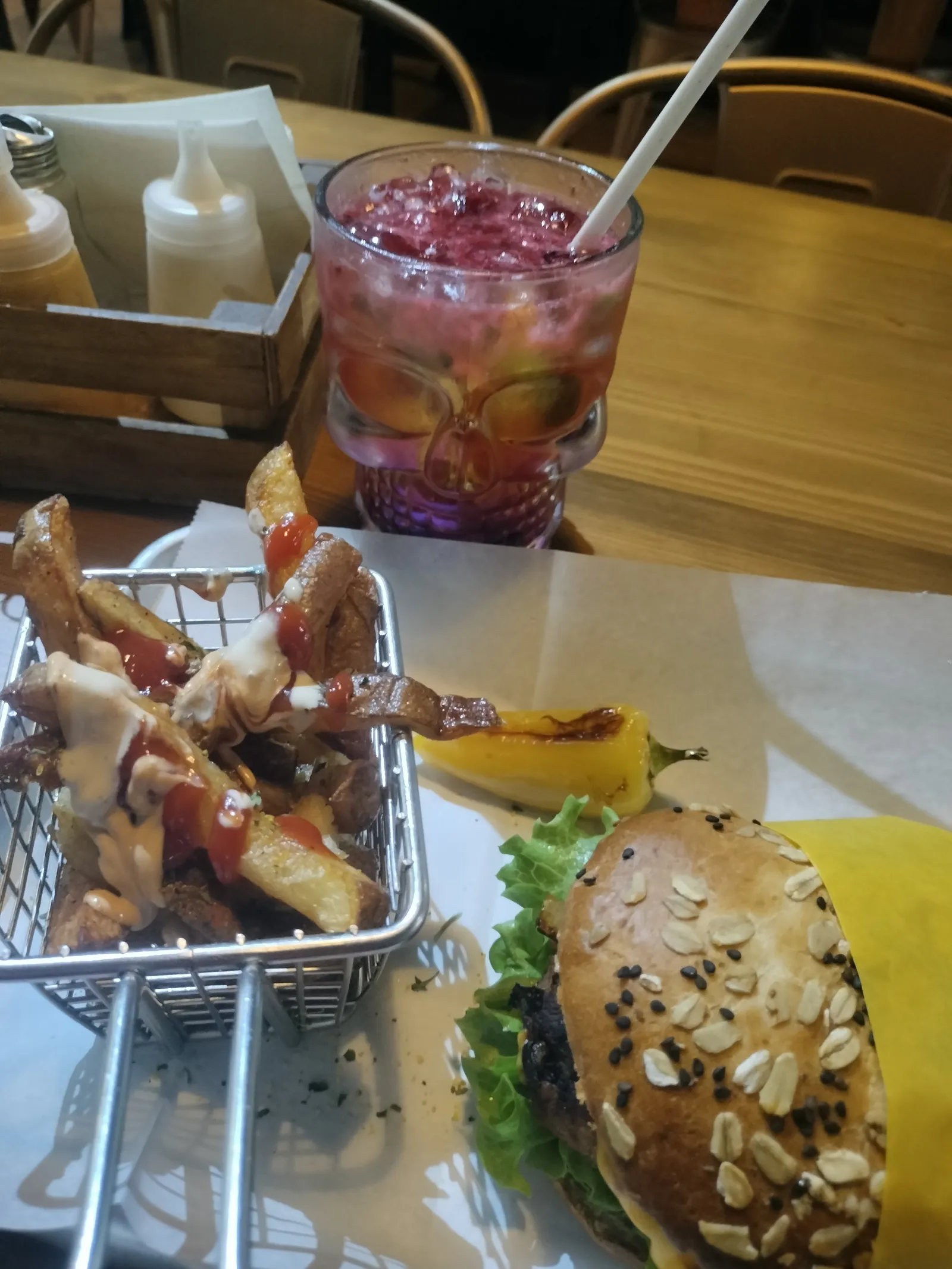 CALAVERA BURGERS & WINGS image 2
