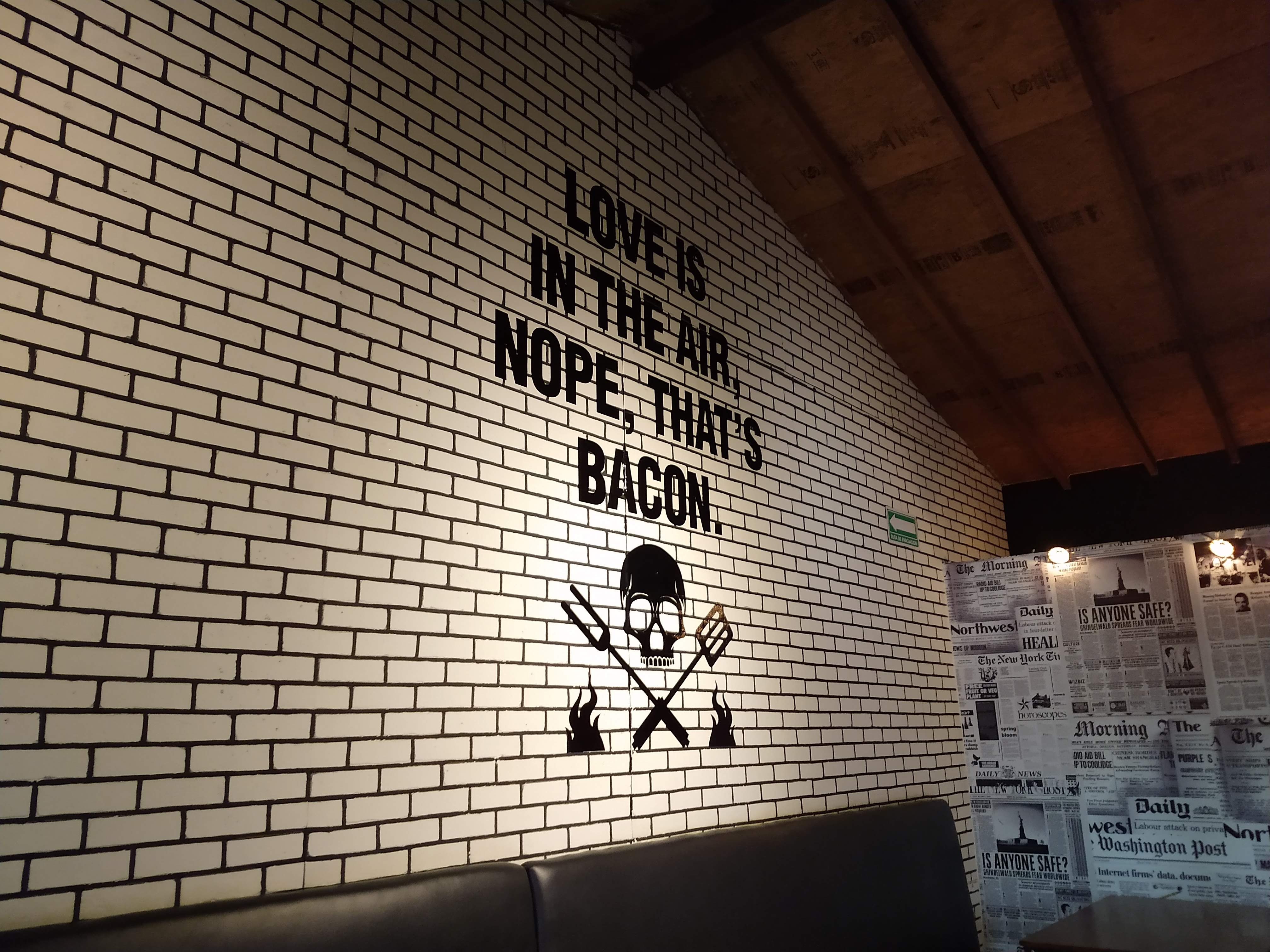 CALAVERA BURGERS & WINGS image 3