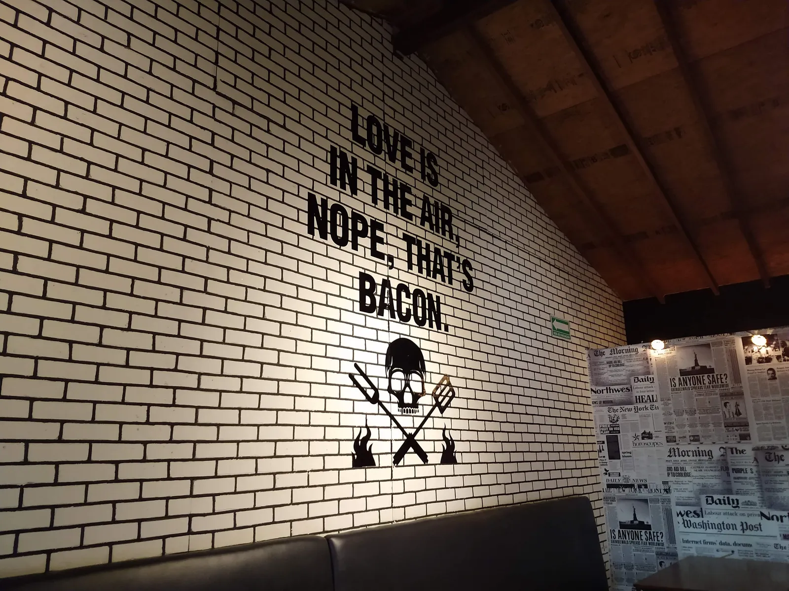 CALAVERA BURGERS & WINGS image 3