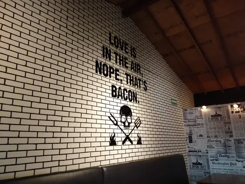 CALAVERA BURGERS & WINGS image 3