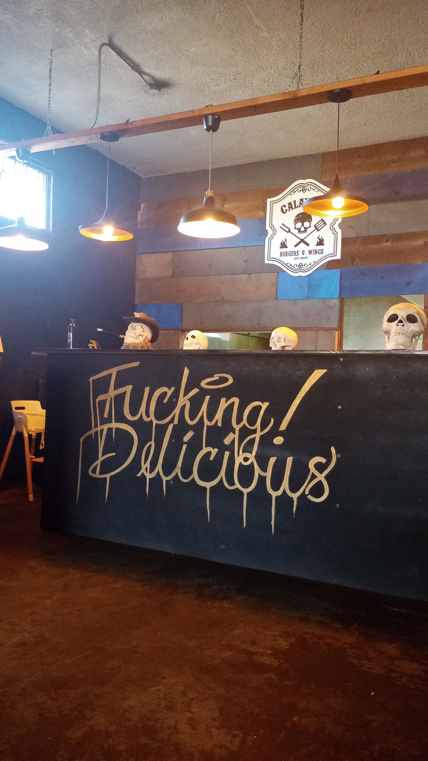 CALAVERA BURGERS & WINGS image 7