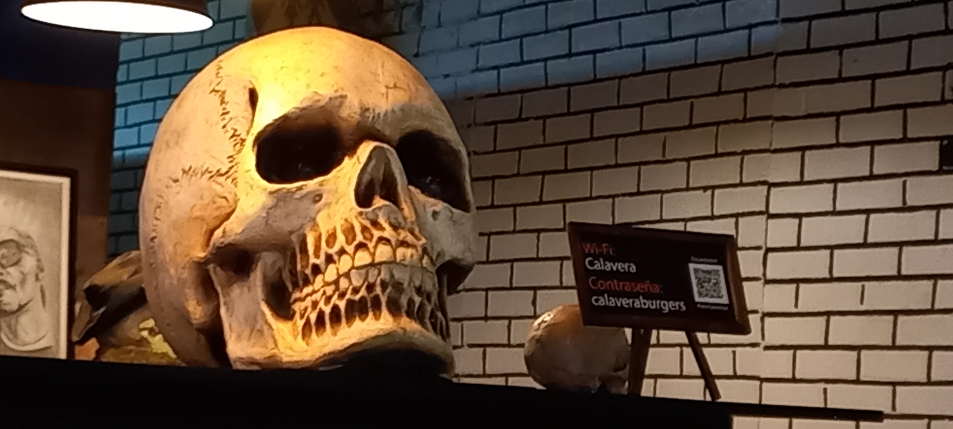 CALAVERA BURGERS & WINGS image 9