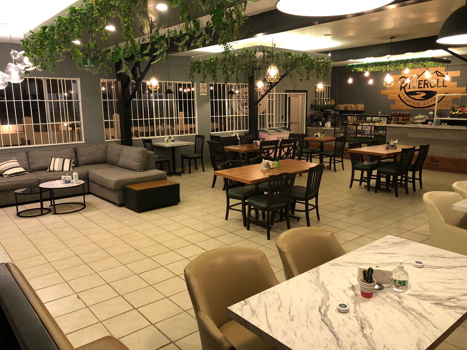 Riveroll Cafe Bistro Restaurante image 1