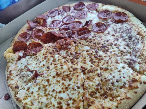 Little Caesars San Quintín image 3