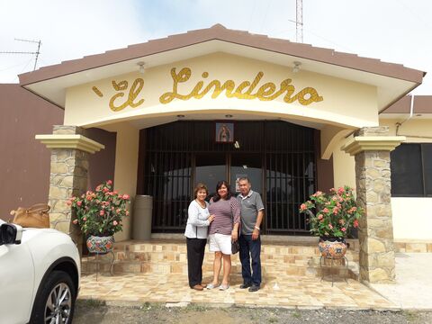 El Lindero image 6
