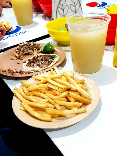 La Casa De La Hamburgesa image 8