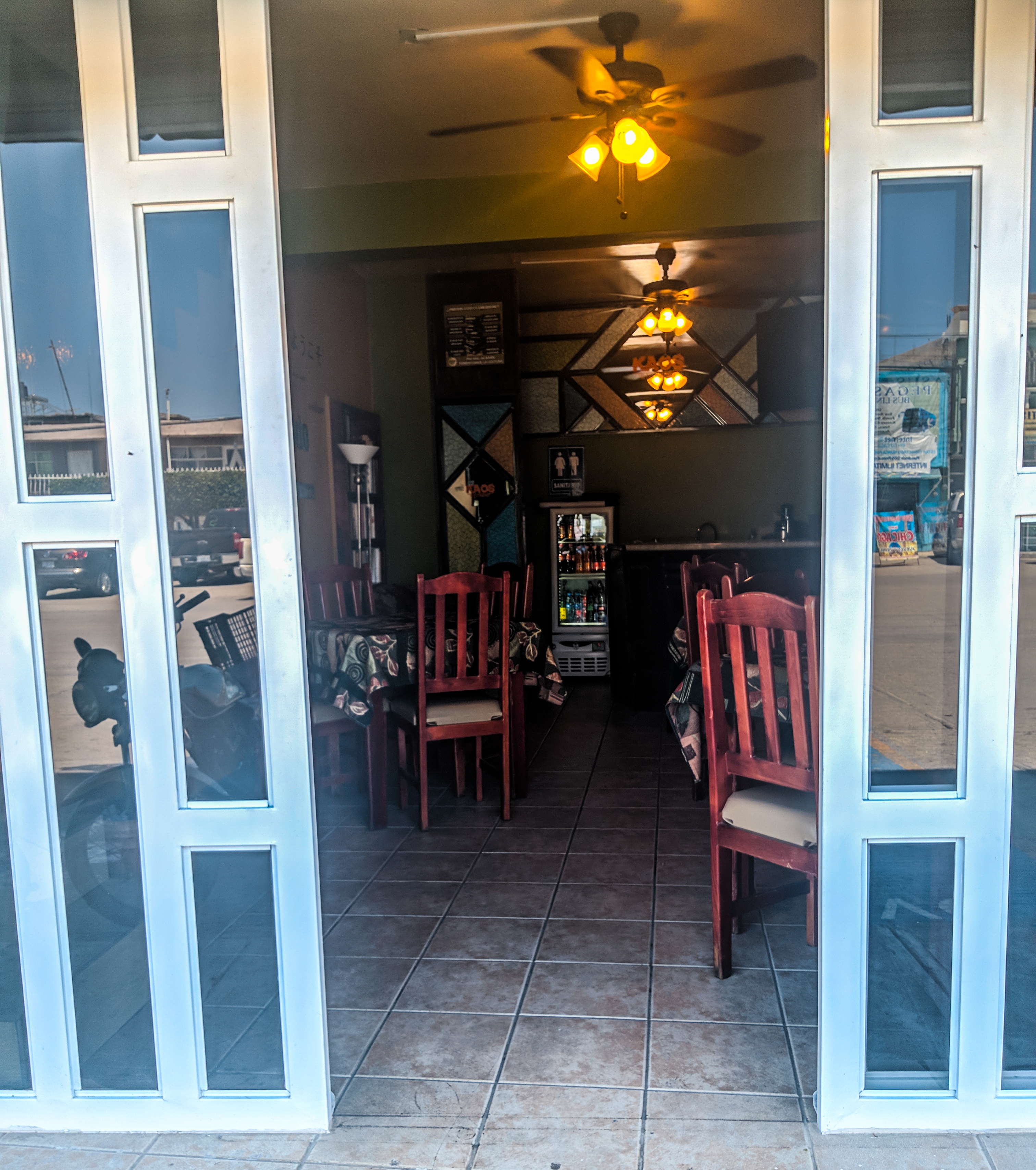 KAOS RESTAURANT image 9