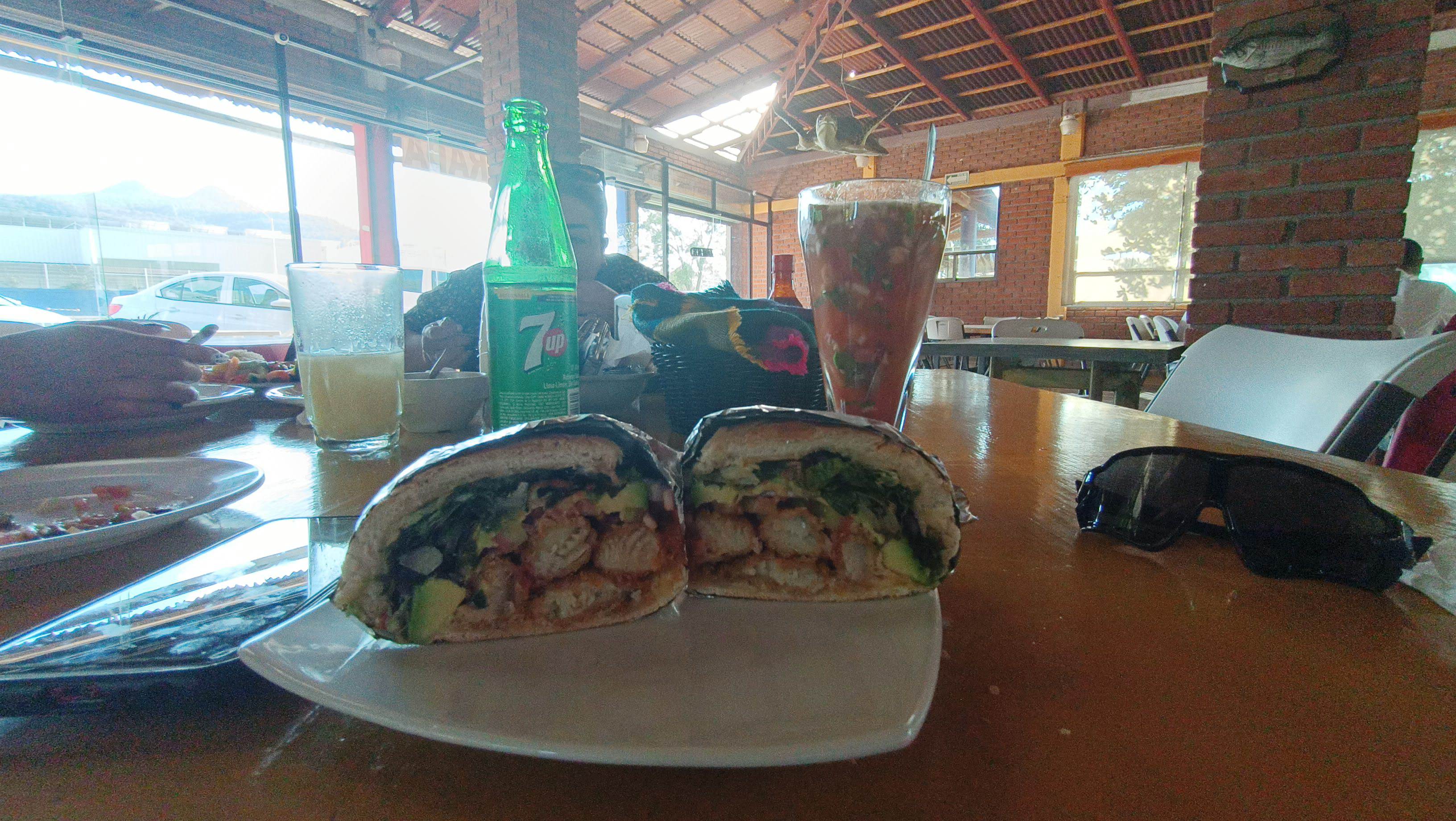 Mariscos La Güera Campestre image 1
