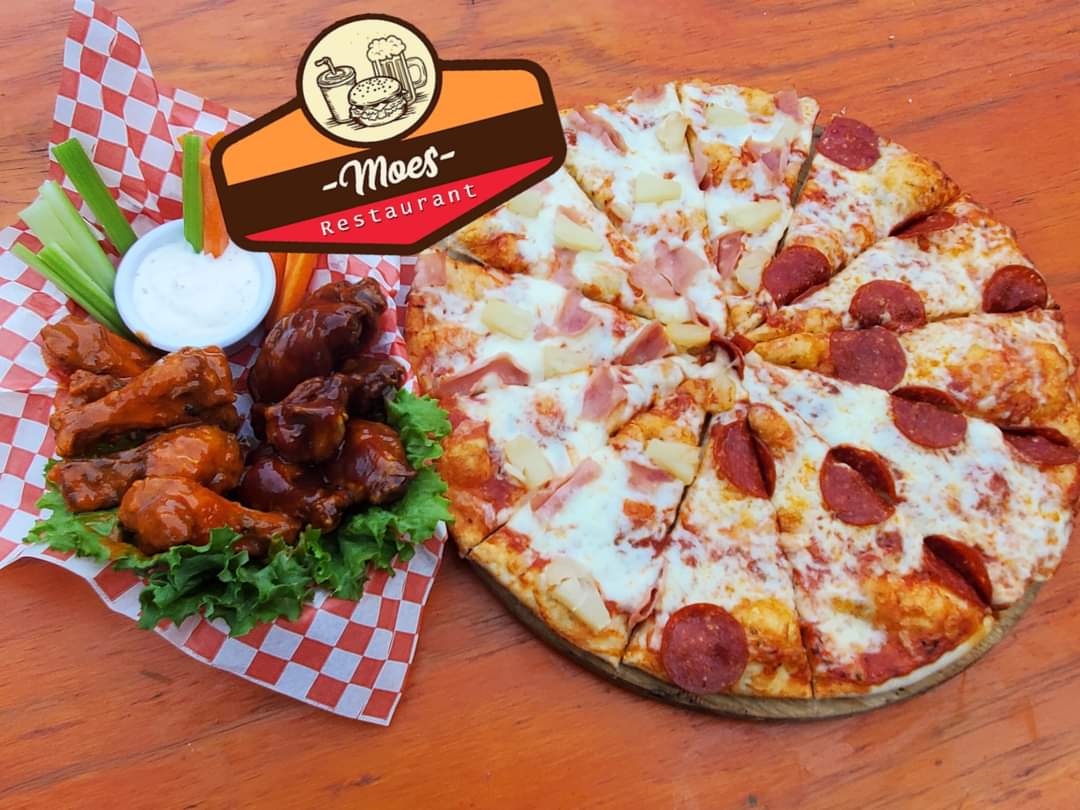 Moe's restaurante bar image 2