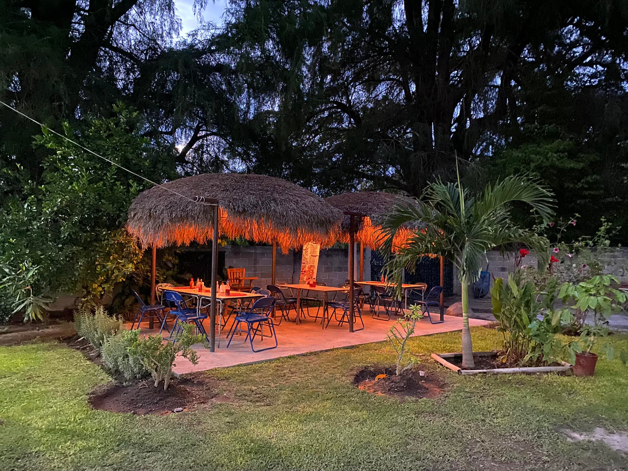 los ahuehuetes restaurante image 3