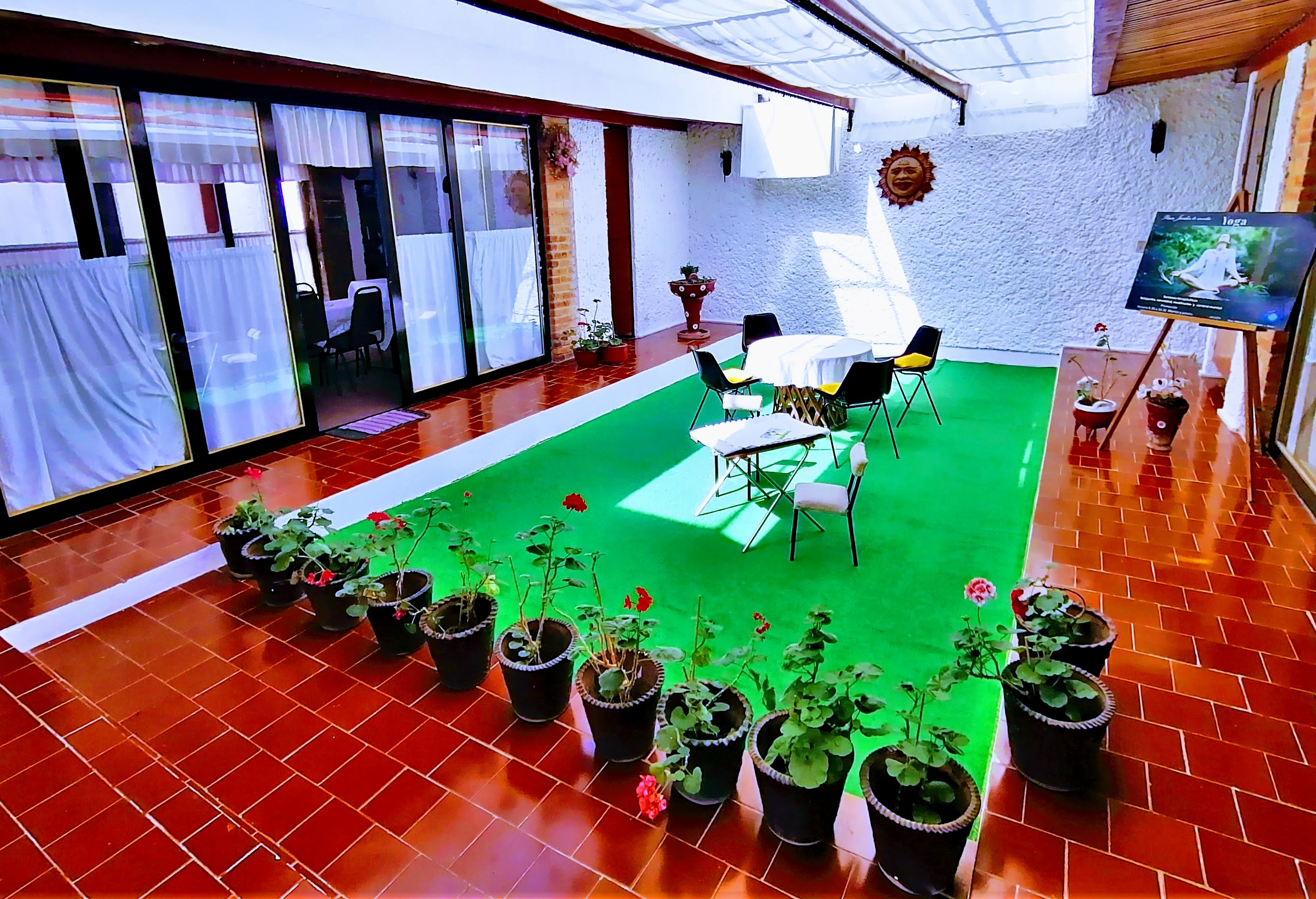 Plaza Jardín Le Gourmet image 10