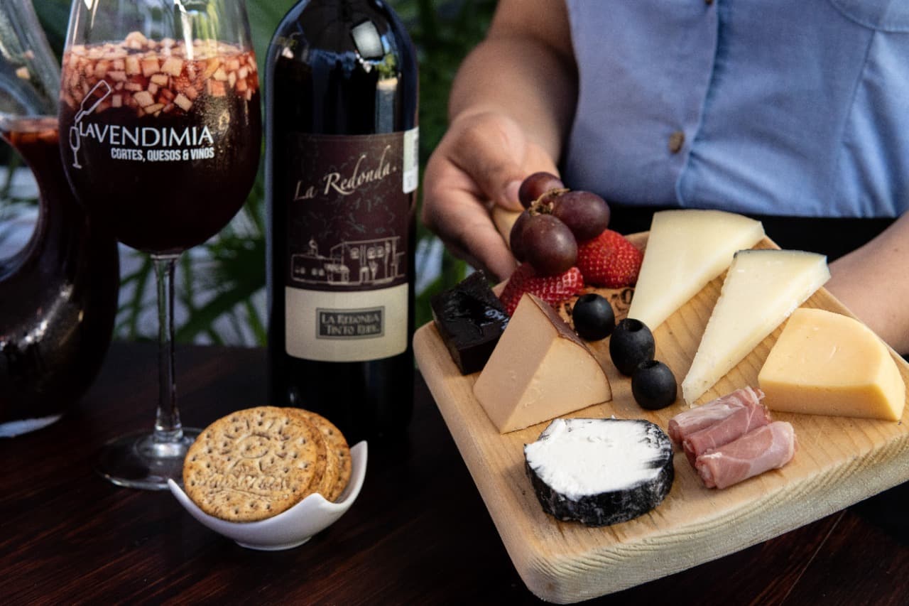 RESTAURANTE LA VENDIMIA, CORTES, QUESOS Y VINOS image 8