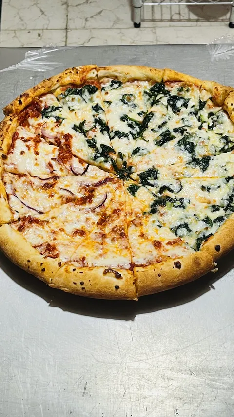 Clarin’s pizza image 1