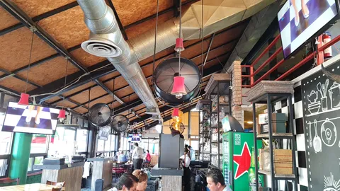 La Burger image 5