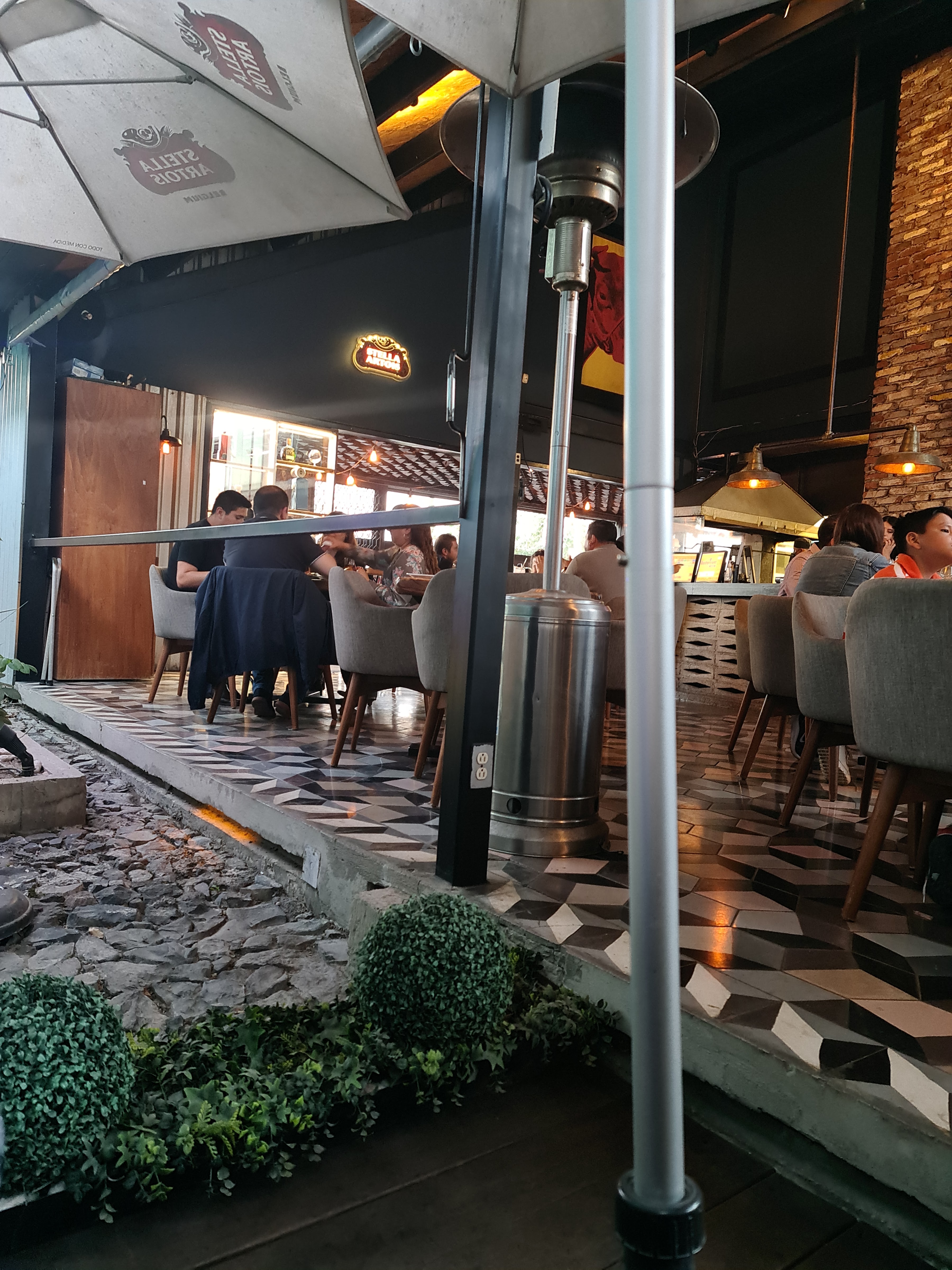 Burgués Urban Grill image 1