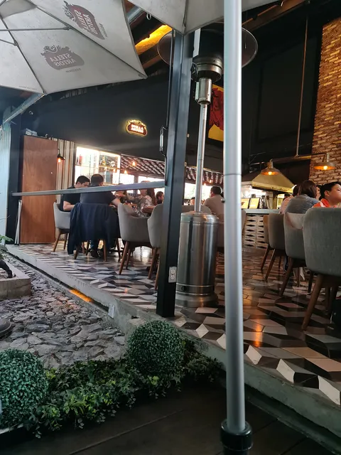 Burgués Urban Grill image 1