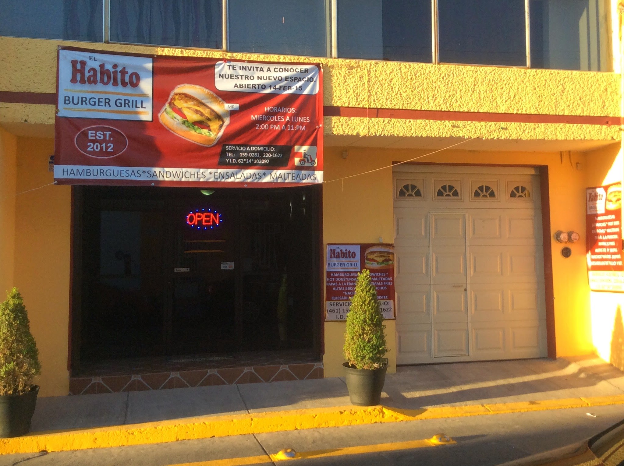 El Hábito Burger Grill image 1