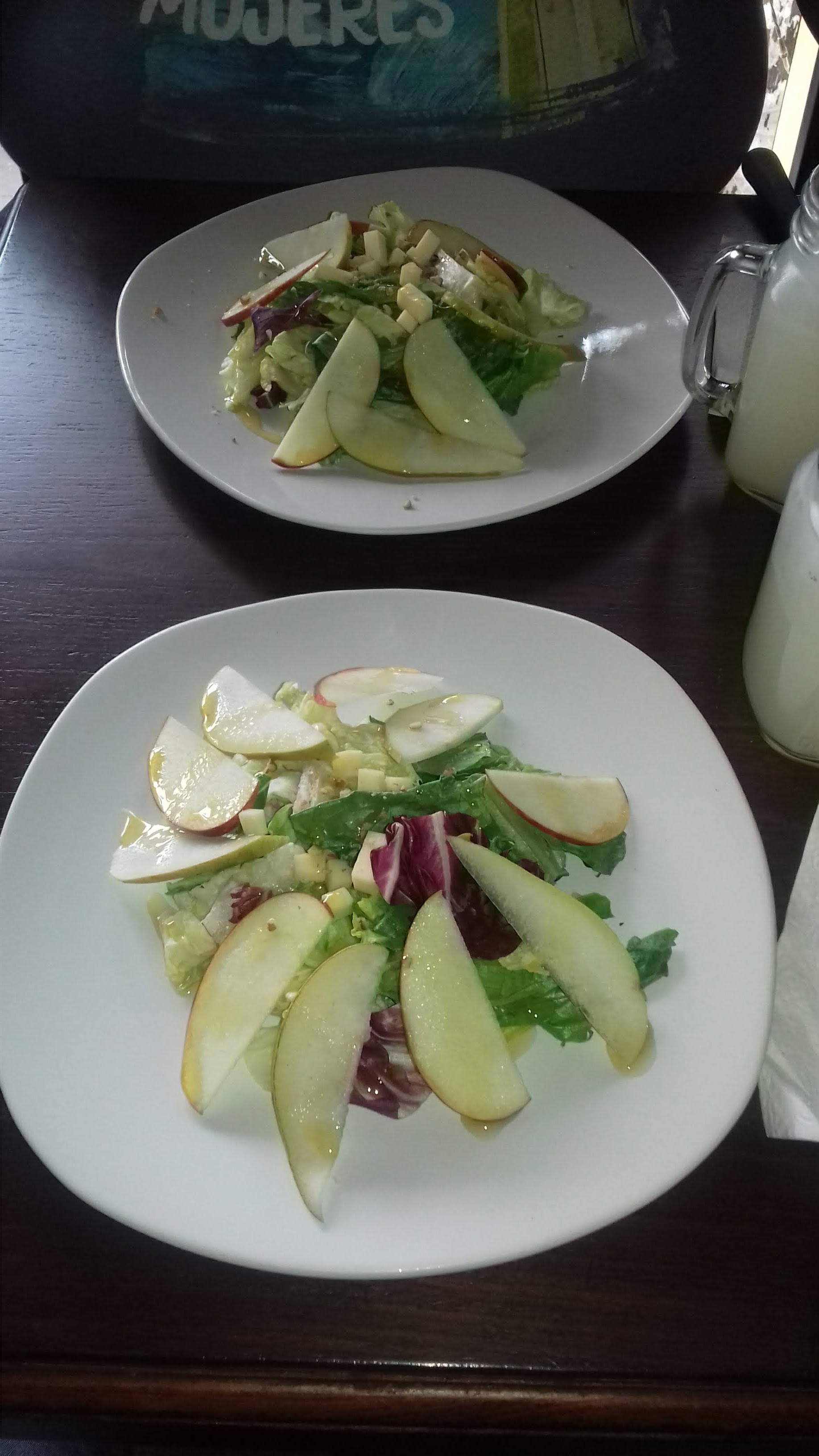 El Hábito Burger Grill image 9