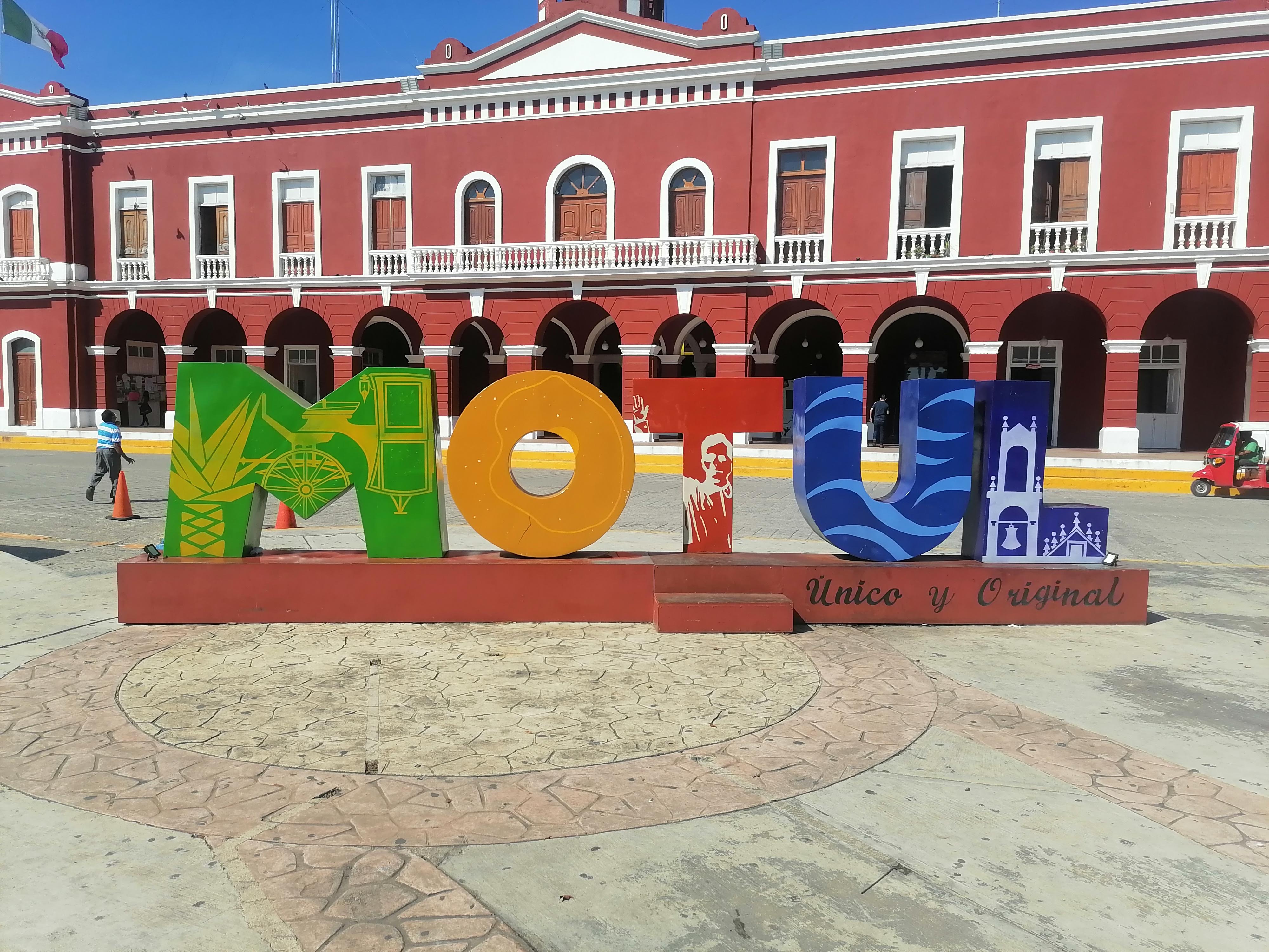 Resturante El Mirador, Originales Huevos Motuleños y más image 4